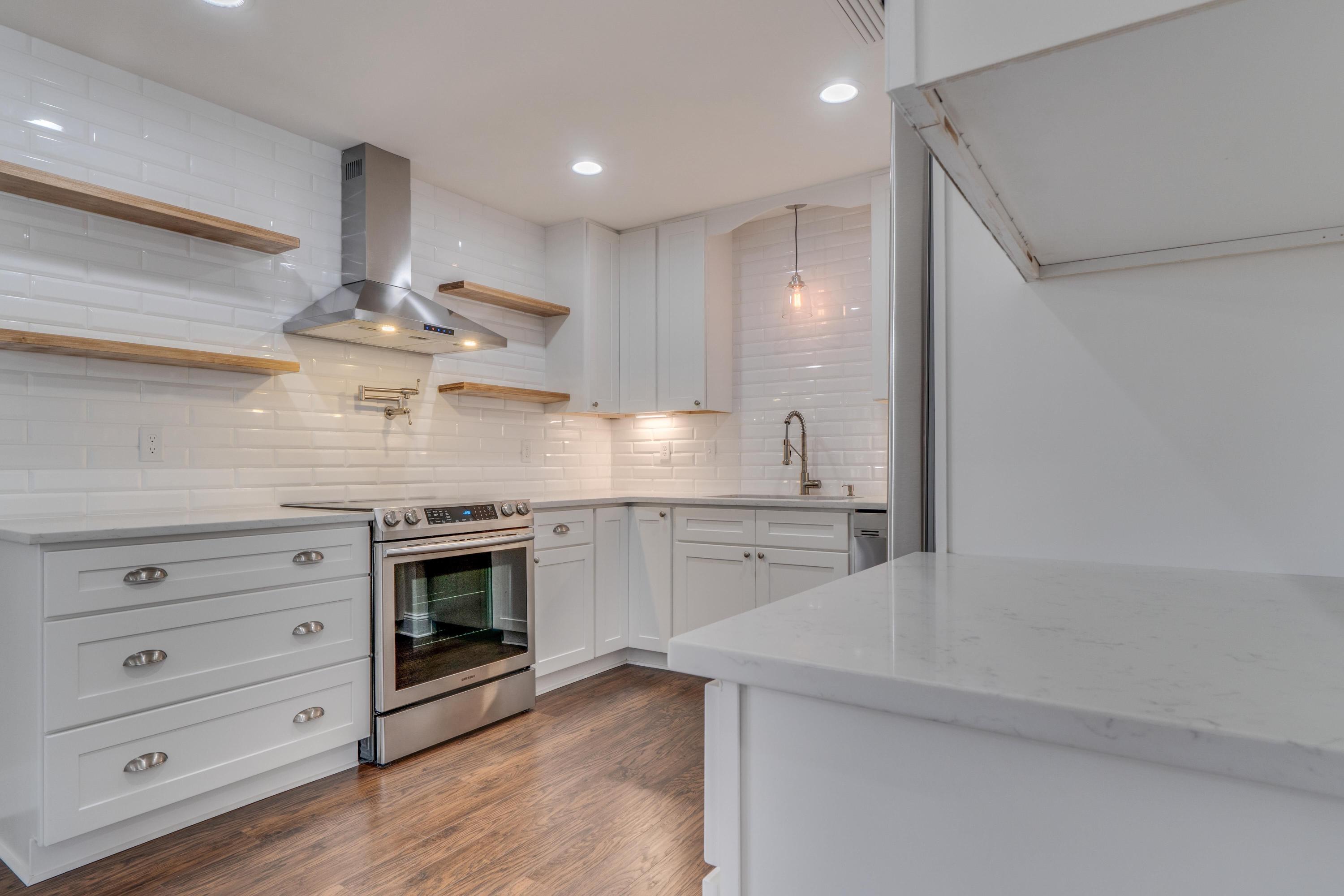 ELLIOTTS POINT 8TH ADDN - Residential