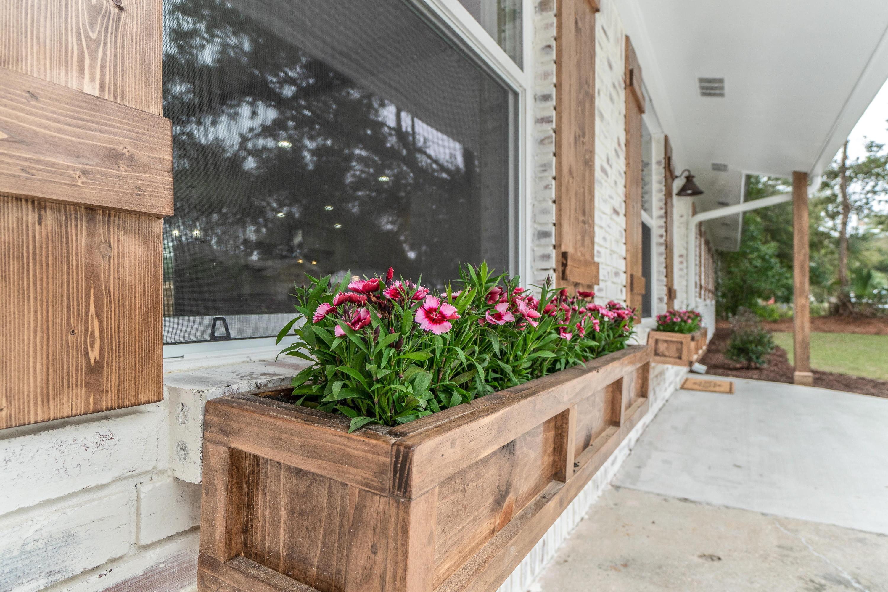 ELLIOTTS POINT 8TH ADDN - Residential