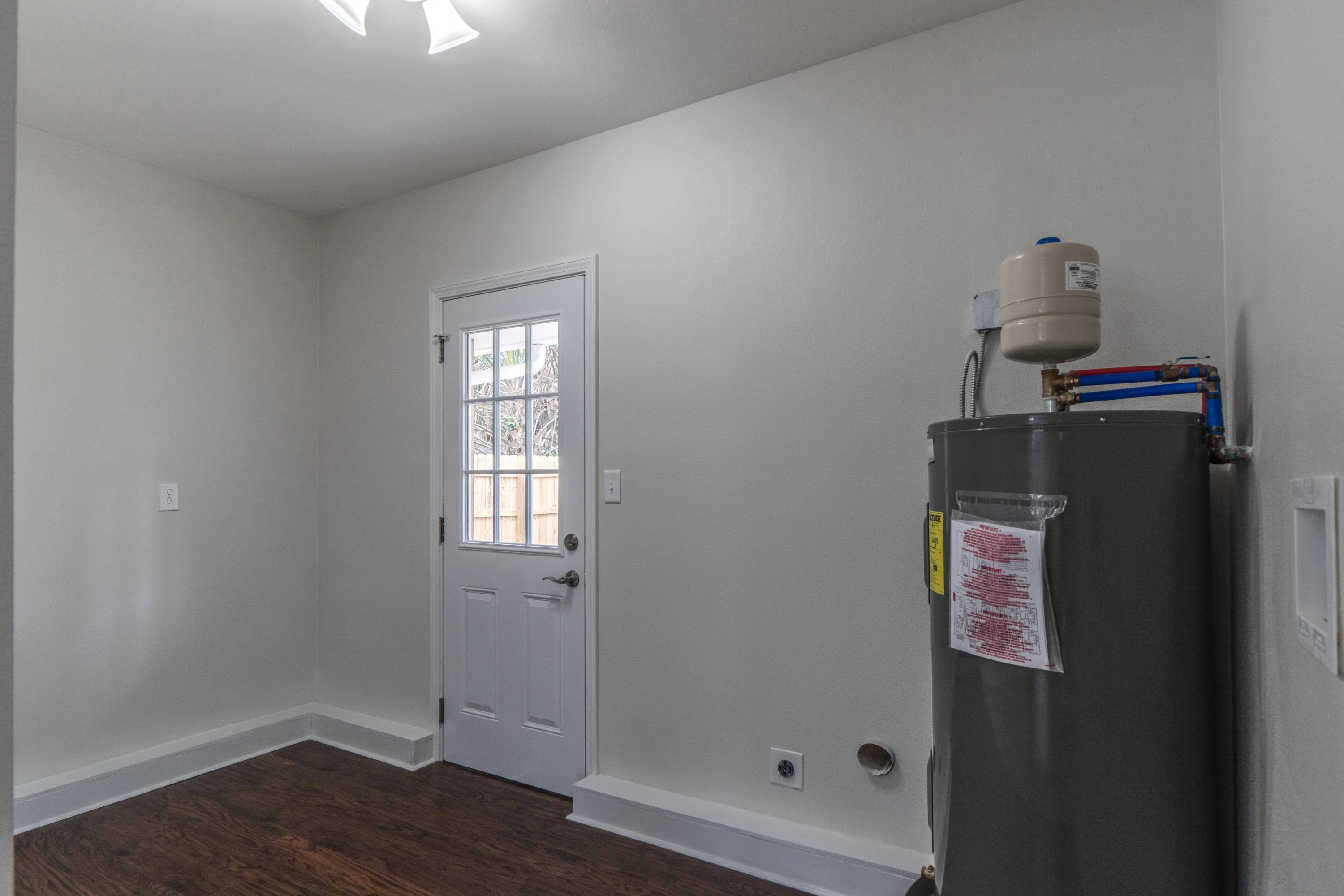 ELLIOTTS POINT 8TH ADDN - Residential