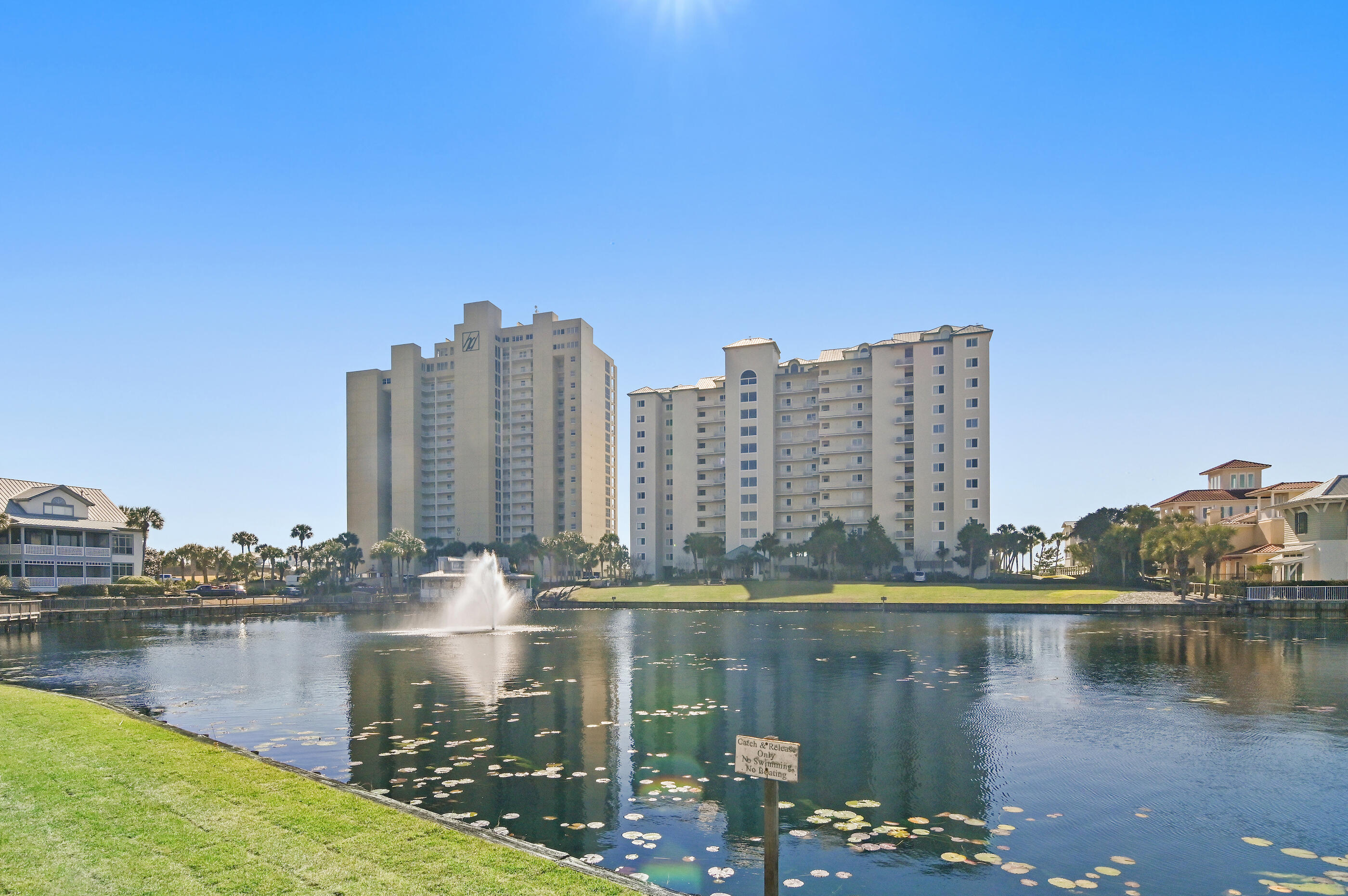 HIDDEN DUNES BEACH VILLAS - Residential