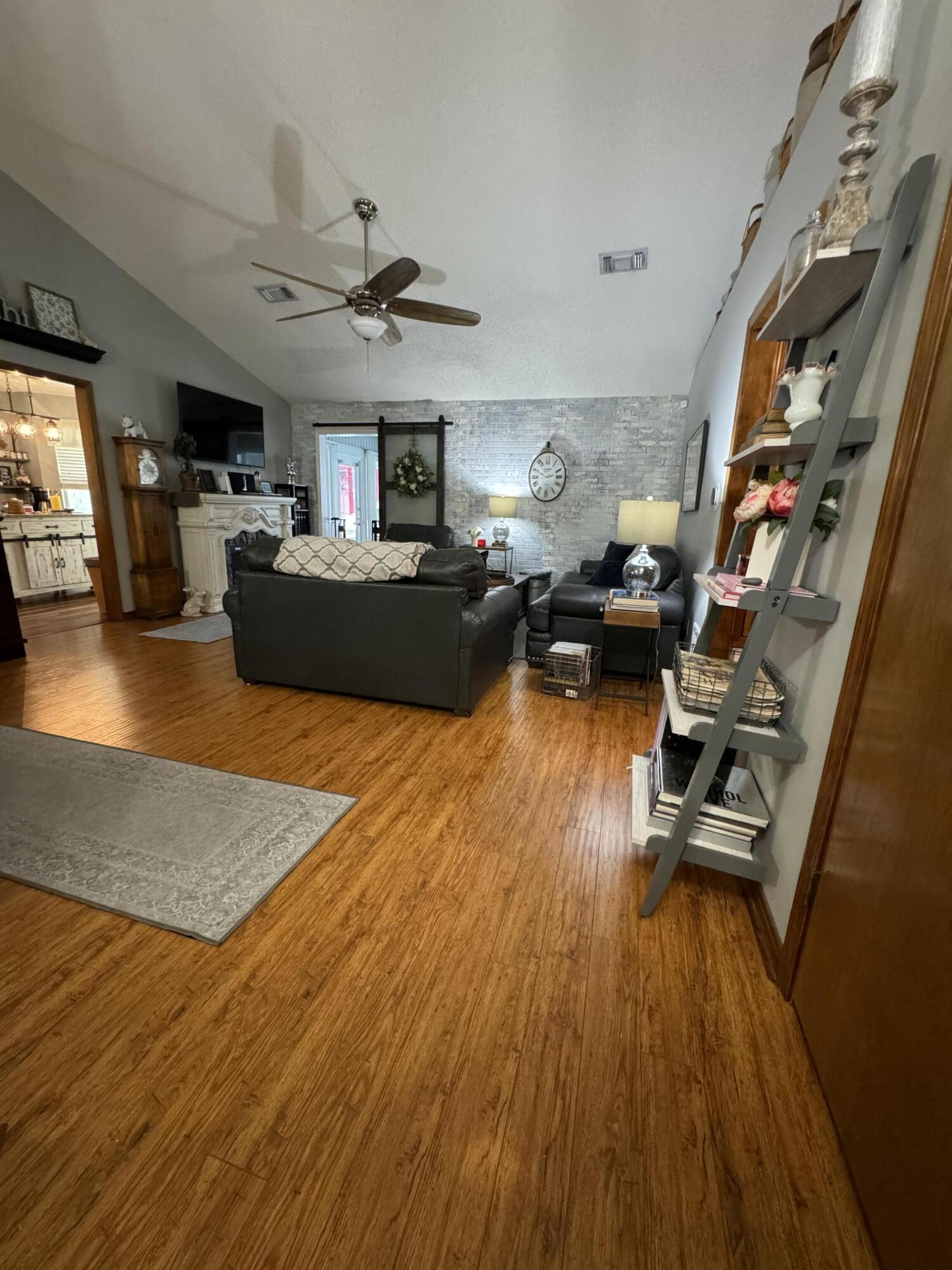 KINGS ROAD - Residential