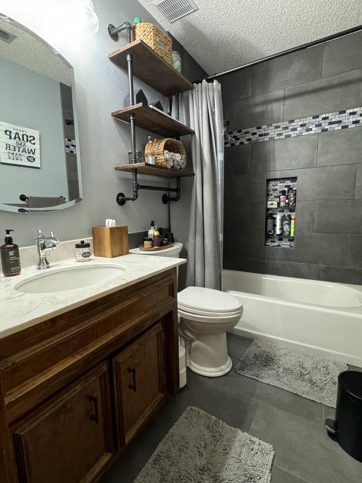 KINGS ROAD - Residential