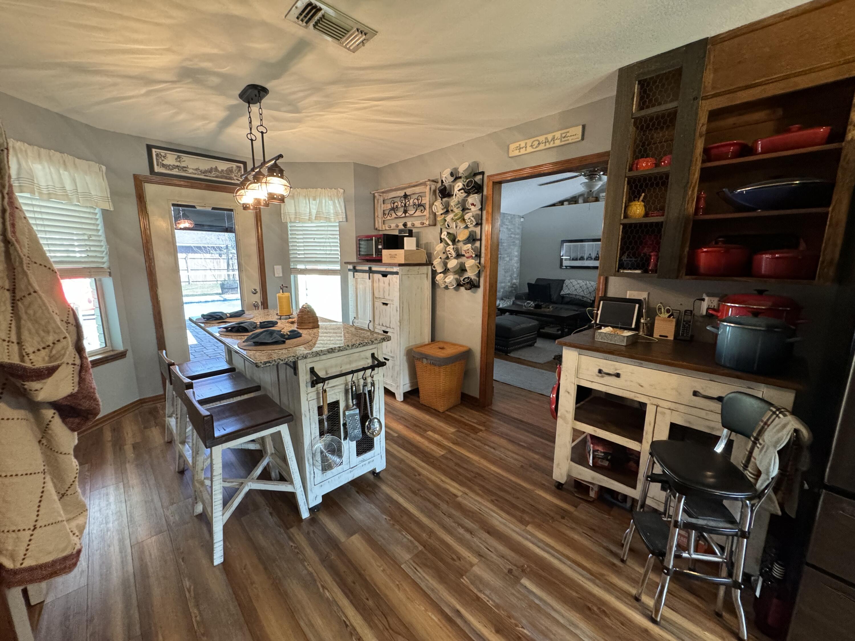 KINGS ROAD - Residential