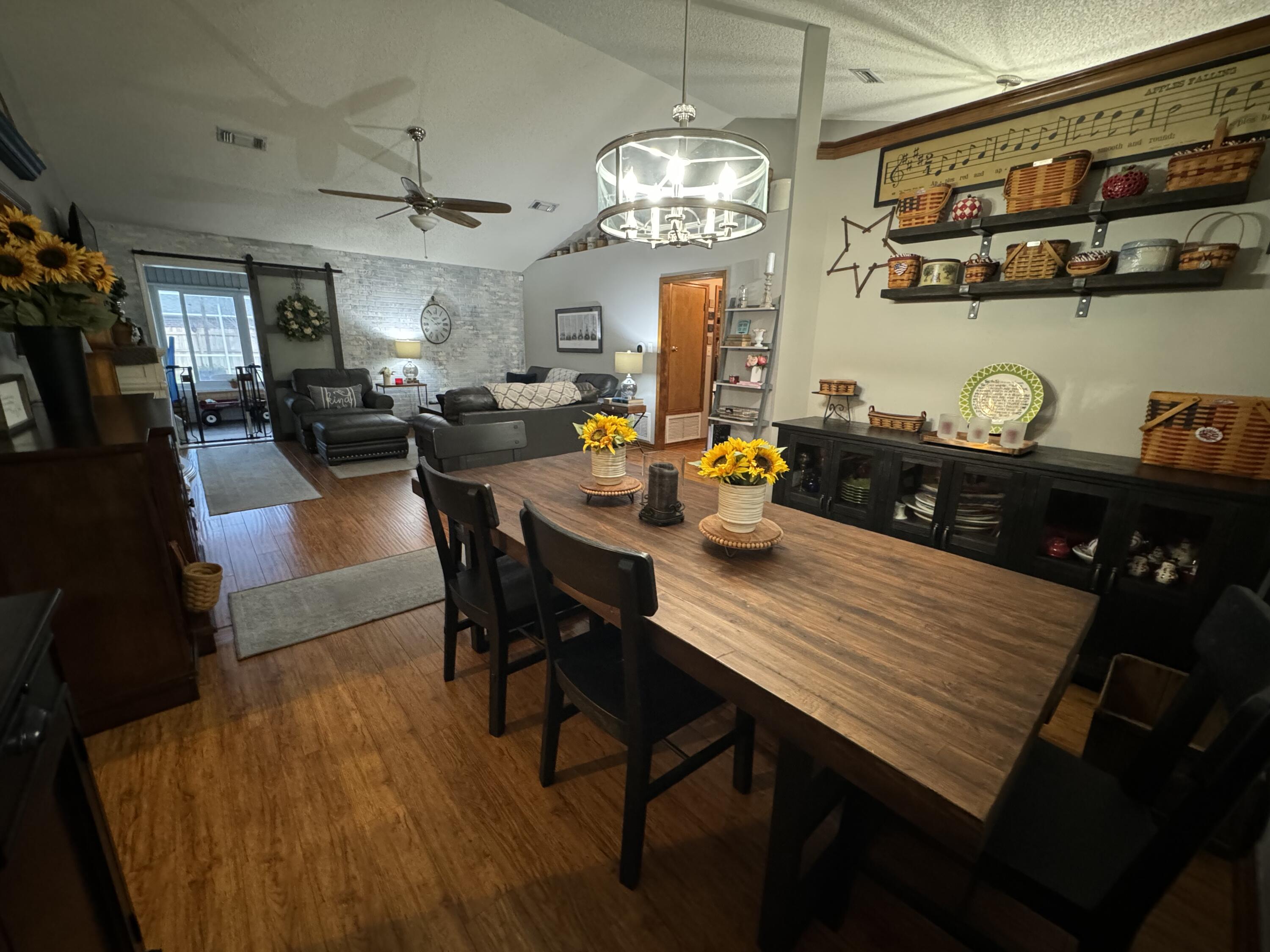 KINGS ROAD - Residential