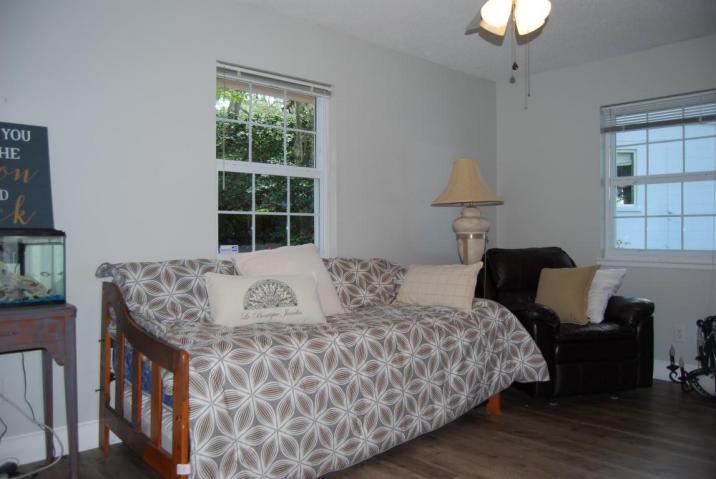 GREY MOSS POINT - Residential