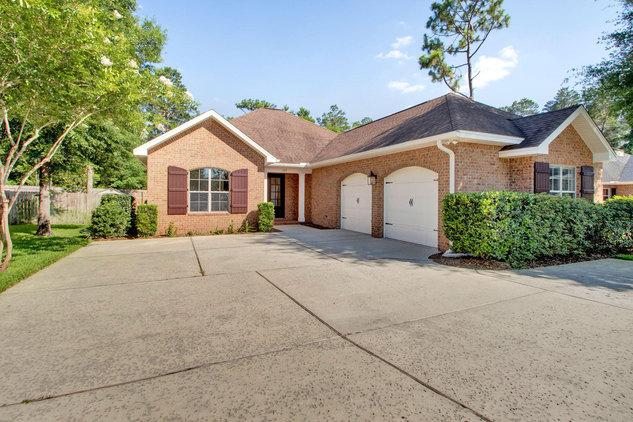 Quality Huff Home located on a large lot in the sought after and centrally located Preserve at Swift Creek. This charming and well-maintained home has an open floor plan with Master bedroom and 4th bedroom with en suite bath on one side and two additional bedrooms sharing a full bath on the other. Home has beautiful wood flooring in the main living areas, carpet in the bedrooms and tile in the wet areas. Kitchen has granite counter-tops, Legacy soft-close cabinets, breakfast bar, upgraded stainless steel appliances including built-in microwave, Bosch dishwasher, French door refrigerator, gas range with double oven and hood system. Kitchen opens to both a spacious dining area and living area. There is a cozy screen enclosed covered porch off of the dining area and living room which