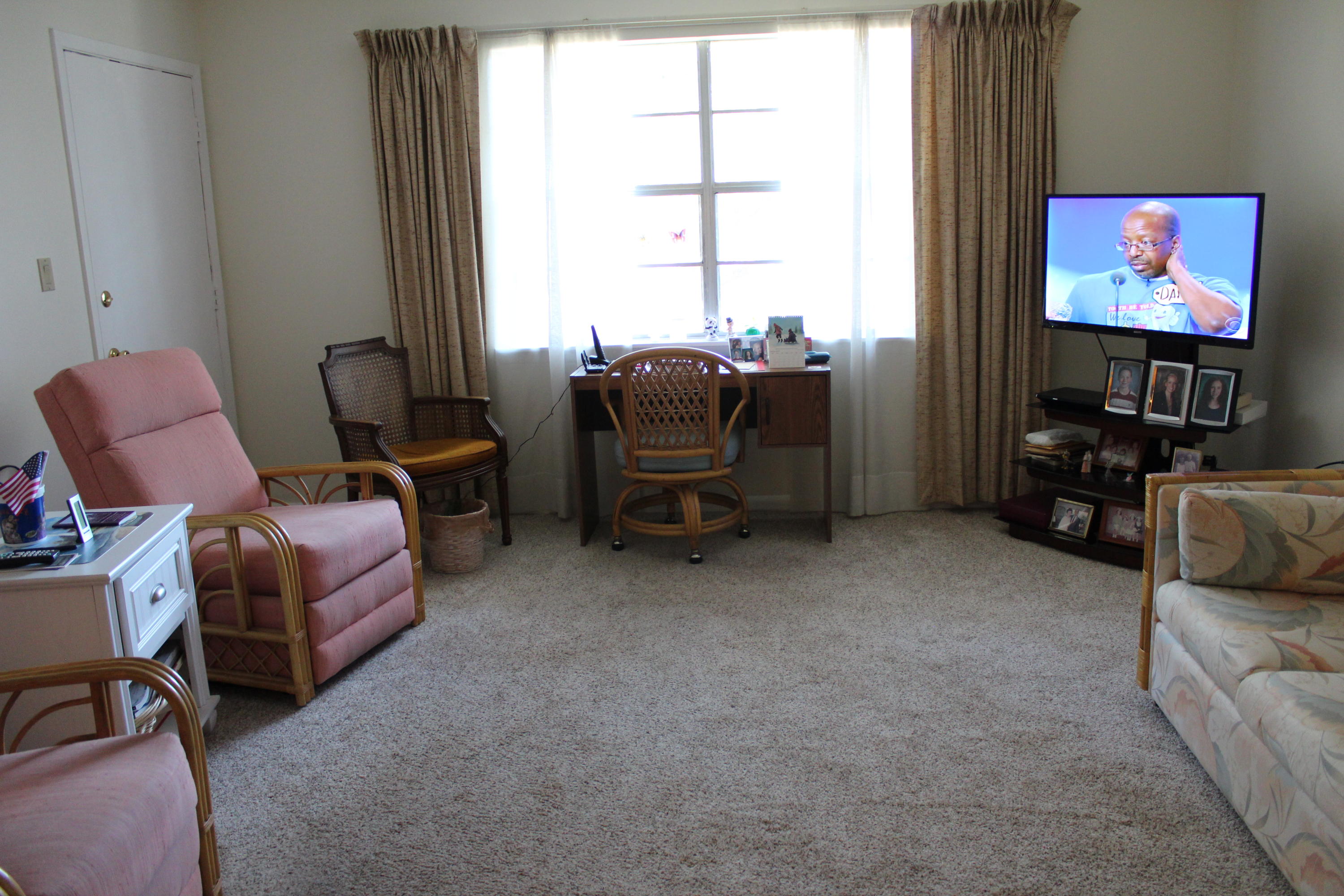 DRASTICALLY REDUCED: VERY LARGE, 1,000SF SUPER SPACIOUS, TWO Bedroom, TWO Bath Condo, END UNIT, located in the Fair Oaks Village Condominiums. Nicely maintained Condo with several upgrades.Complex has access to the Community in-ground Pool, and a nice laundry area. Condo Dues cover water, sewage, trash and quarterly pest control, insurance on the buildings, ground maintenance, etc. etc. Very close to both Eglin and Hurlburt AF Bases, the Beaches, Shopping, and many Restaurants.. Nothing is too far away in Ft. Walton Beach. Even Destin is only minutes away.. Some furniture may convey at full price. All Appliances stay.