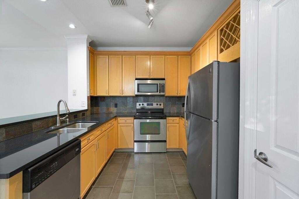 SOUTH HAVEN TOWNHOMES - Residential
