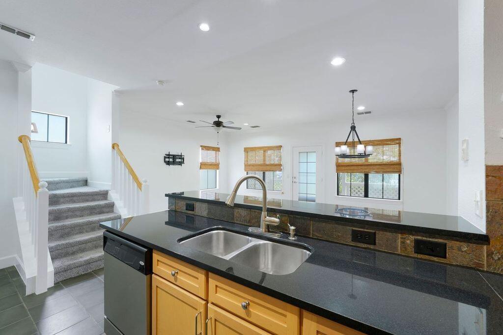 SOUTH HAVEN TOWNHOMES - Residential