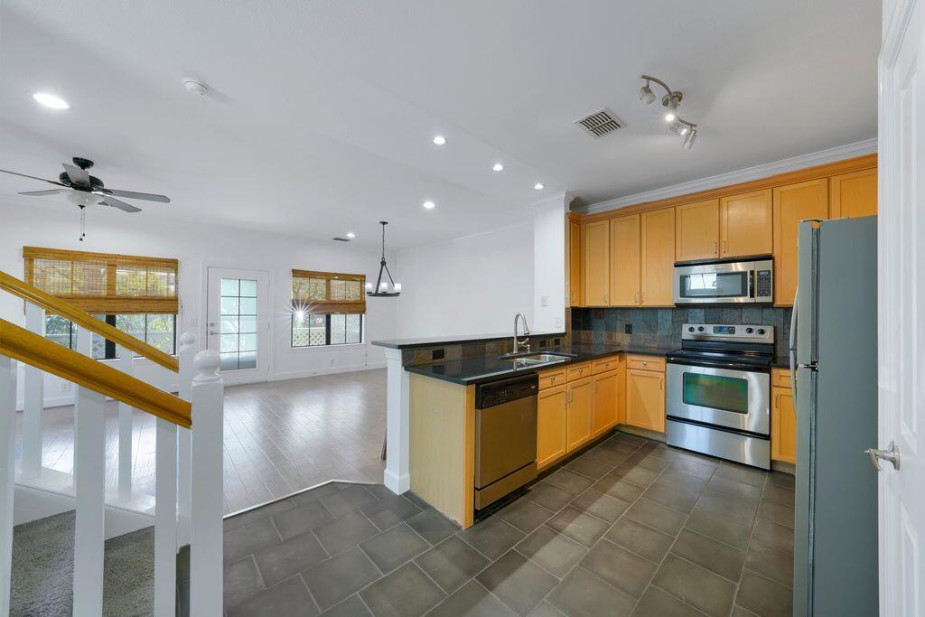 SOUTH HAVEN TOWNHOMES - Residential