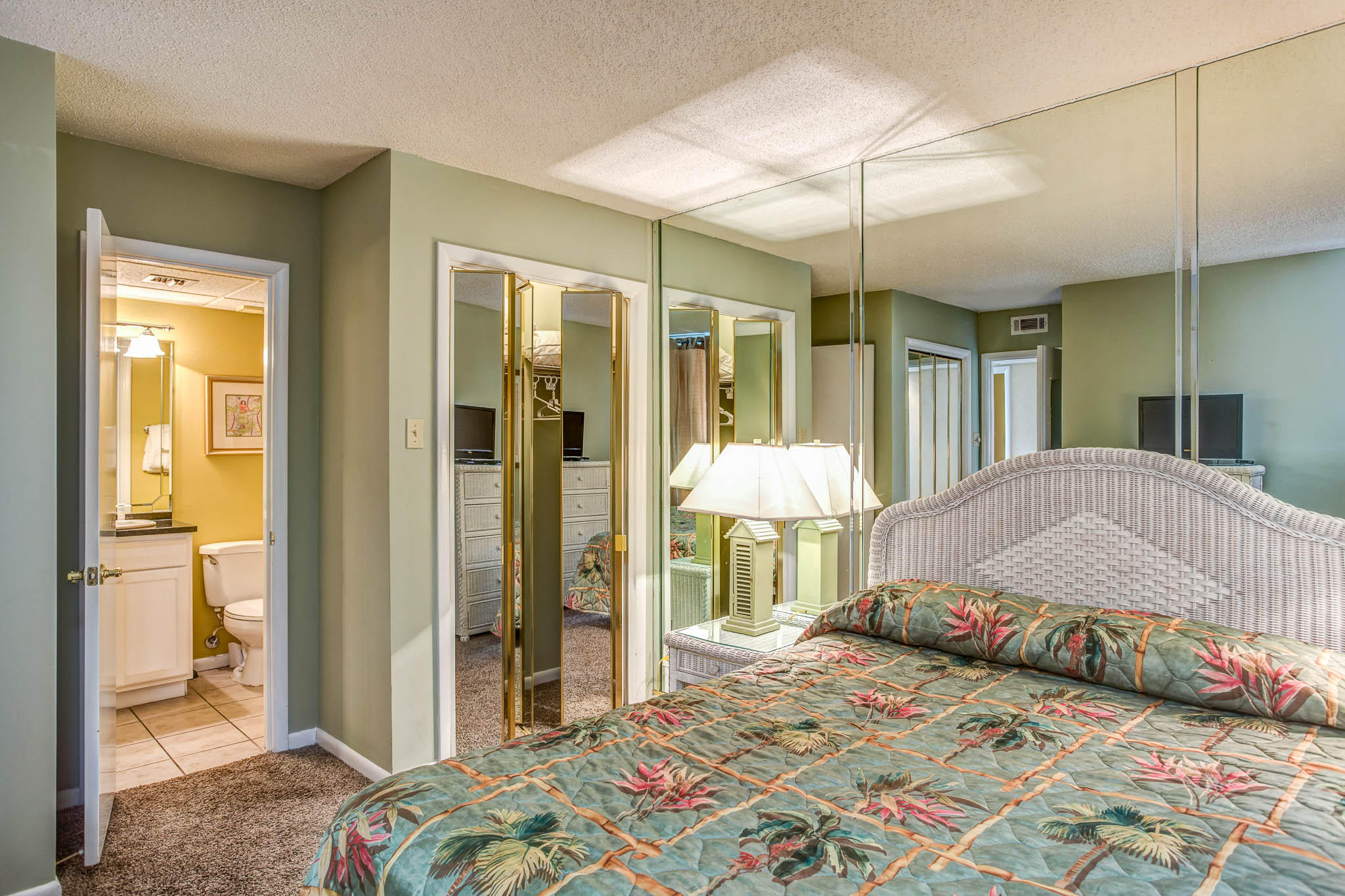 LEEWARD/WINDWARD CONDO - Residential