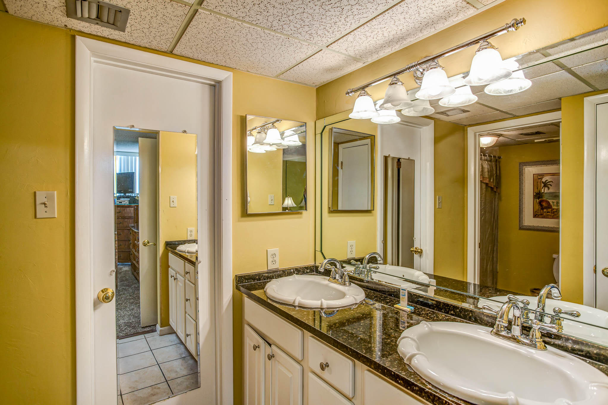 LEEWARD/WINDWARD CONDO - Residential