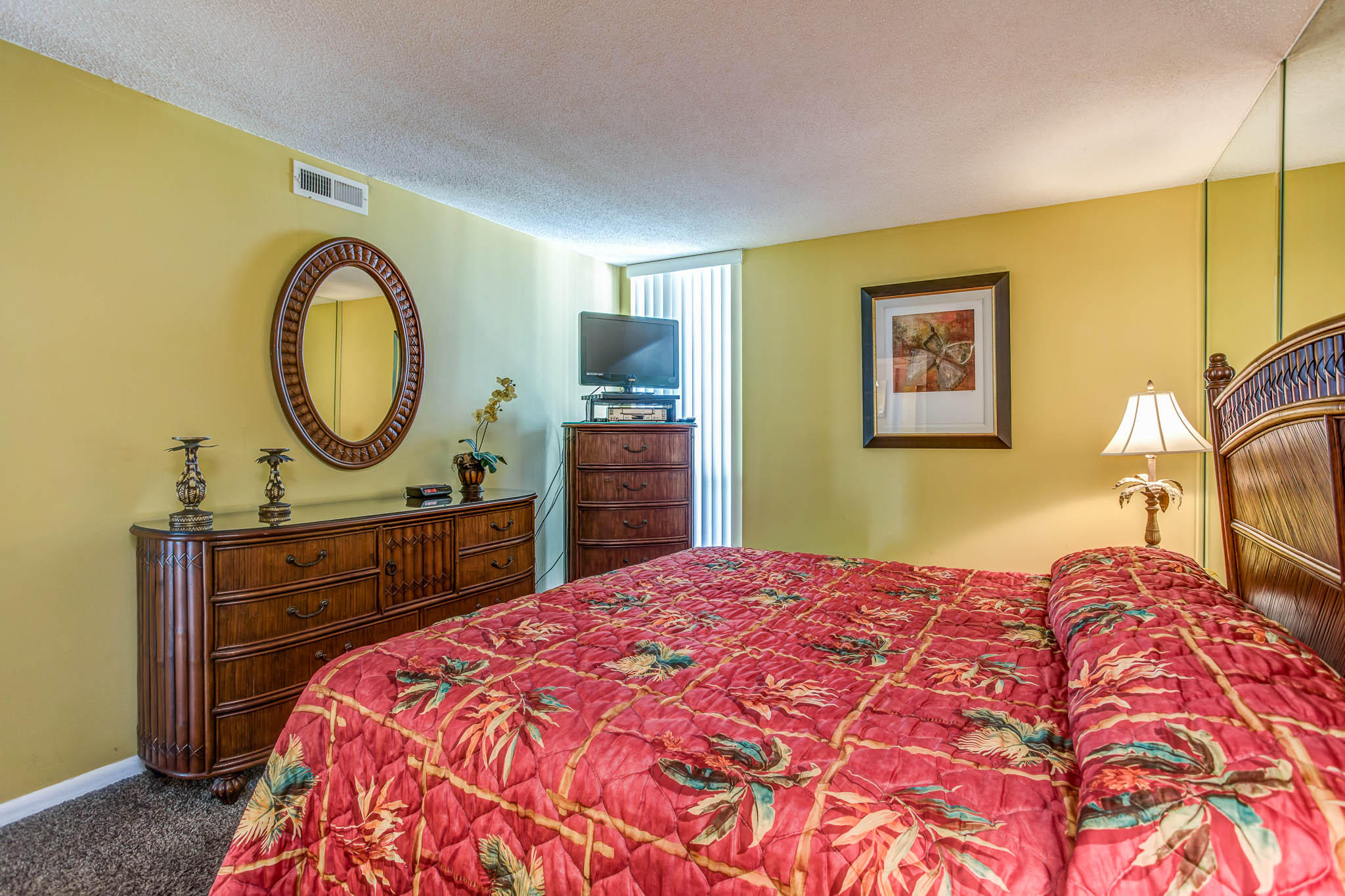 LEEWARD/WINDWARD CONDO - Residential