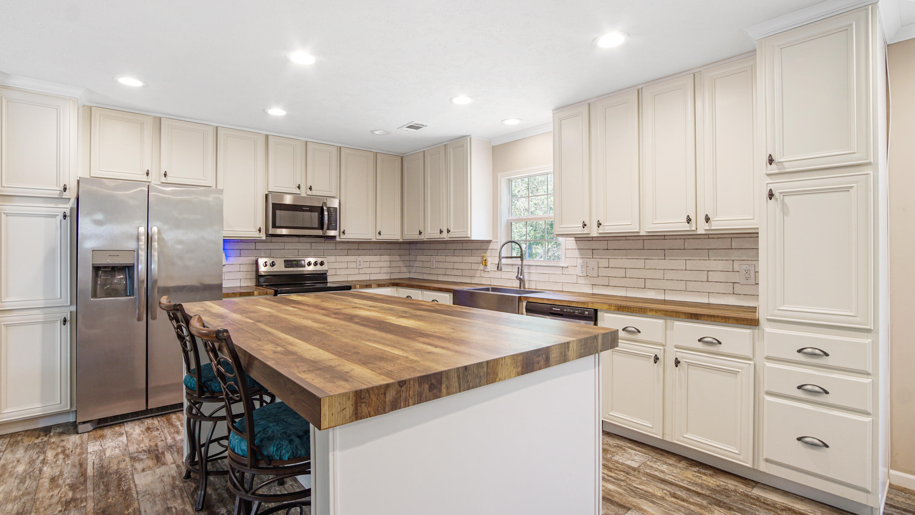 WALTON PLANTATION - Residential