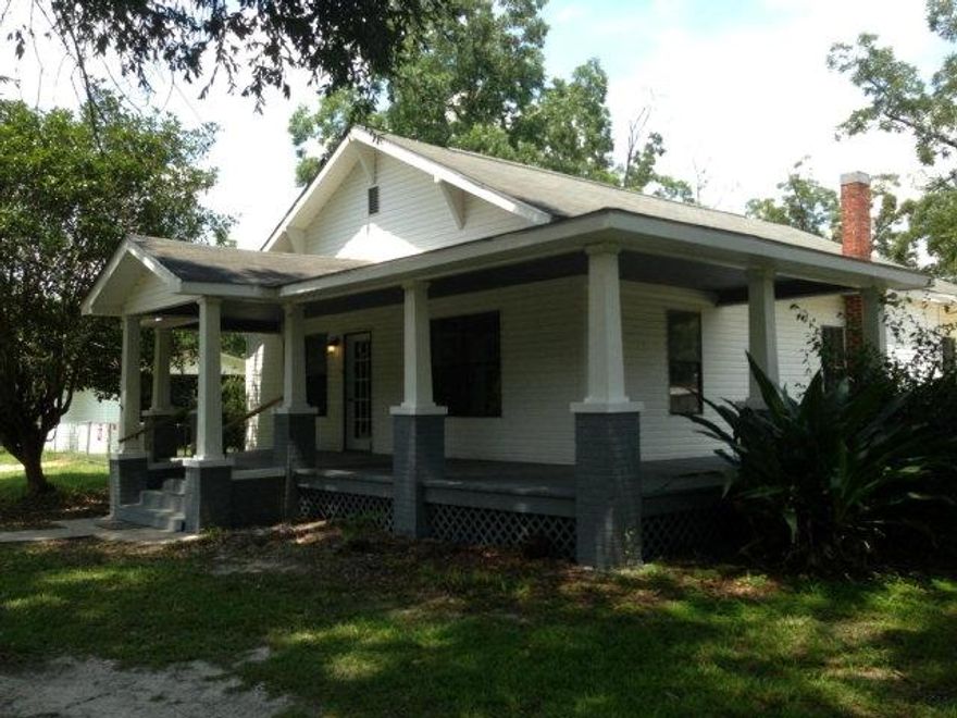 LOOKING FOR A GREAT COUNTRY HOME BUT STILL IN TOWN? THIS 4 BEDROOM HOME 2 BATH HOME OFFERS ENDLESS POSSIBLITIES. HOME HAS BEEN RECENTLY REMODLED TO INCLUDE ALL NEW PAINT, NEW APPLIANCES, NEW KITCHEN AND NEW BATHS. HOME IS LARGE ENOUGH FOR ANY GROWING FAMILY BUT YET STILL OFFERS A NICE QUITE COUNTRY FEEL WITH HARD WOOD FLOORS THROUGH OUT AND A LARGE FRONT COVERED PORCH PERFECT FOR AFTERNOON RELAXING. HOME SITS ON 16 ACRES AND HAS A FENCED BACK YARD WITH SEVERAL OUT BUILDINGS. LARGE OAKS ADORN THE FRONT YARD AND THERE IS PLENTY OF ROOM FOR A GARDEN AND HORSES/COWS IF YOU LIKE. HOME HAS BEEN REMODLED AND IS MOVE IN READY - CALL TO SEE TODAY!