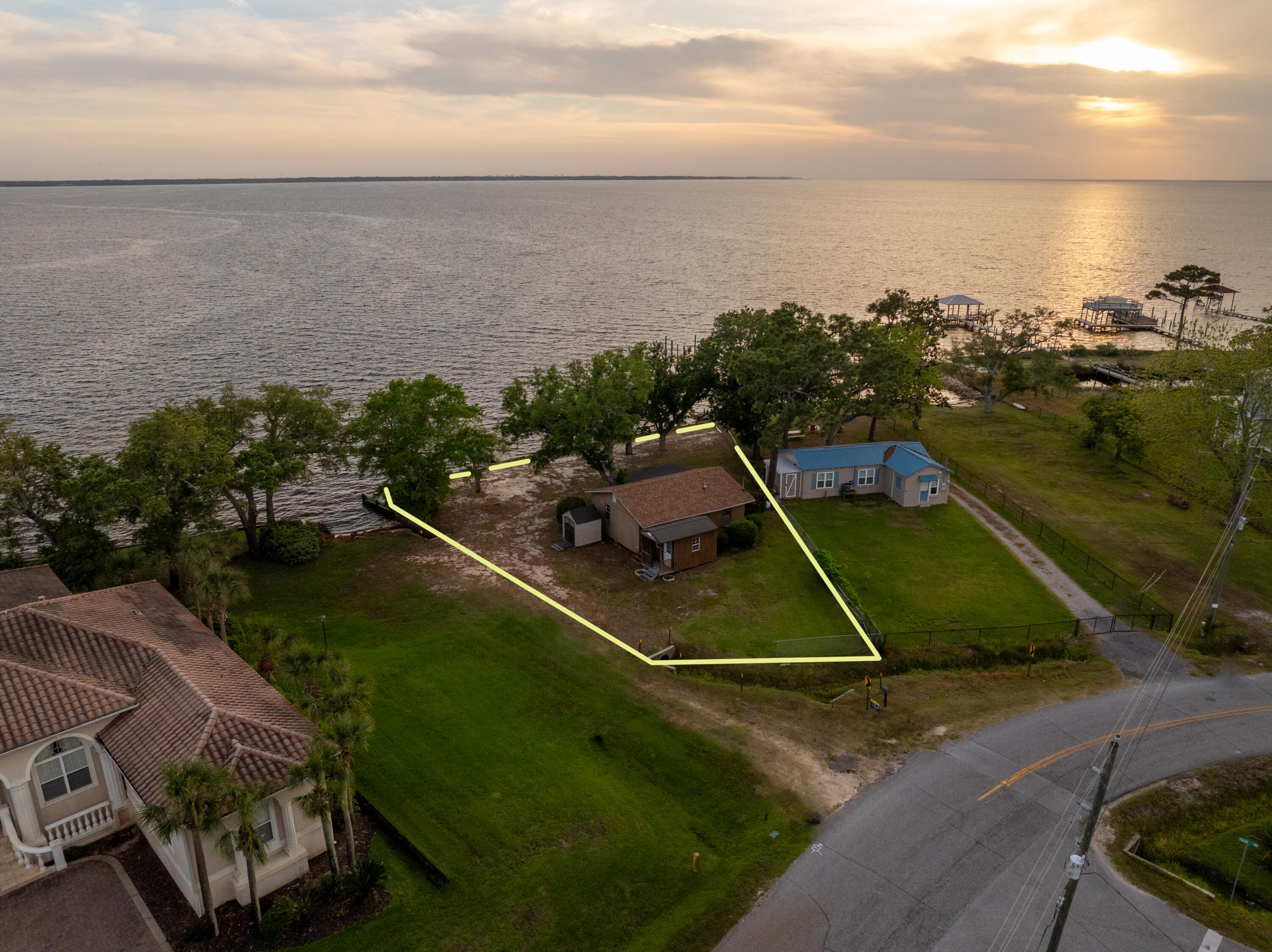 BAY GROVE - Residential
