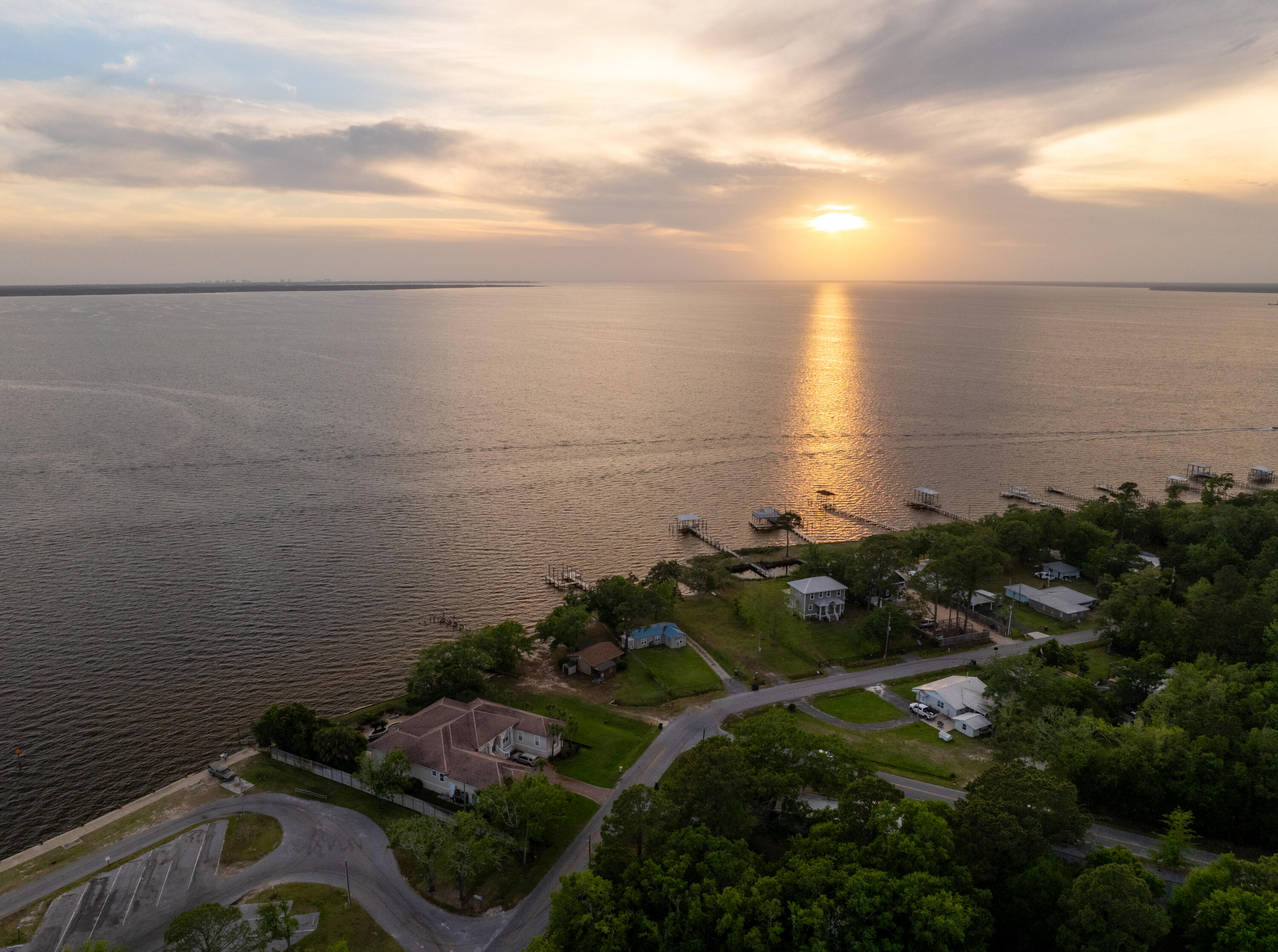 BAY GROVE - Residential