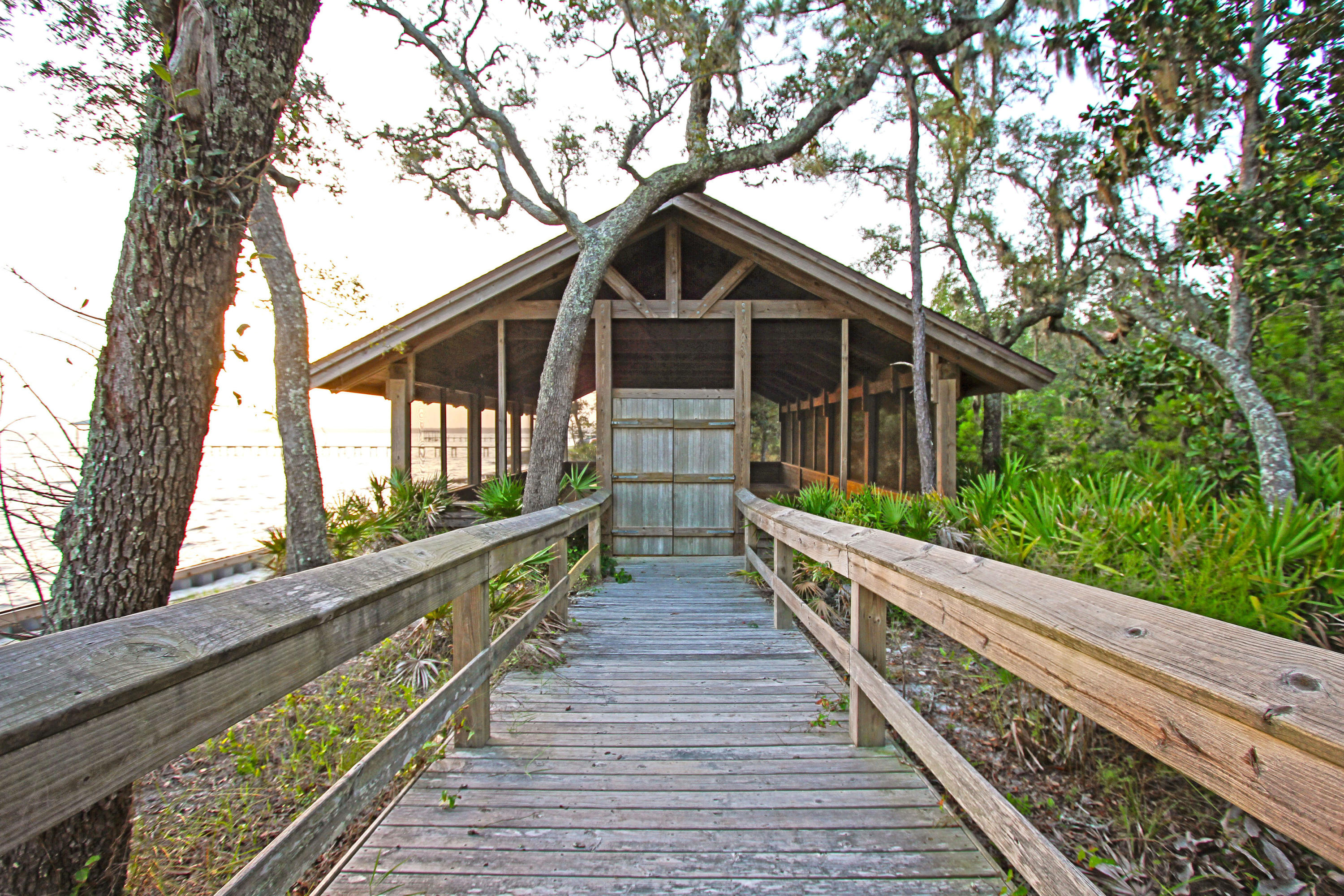 HAMMOCK BAY - Land