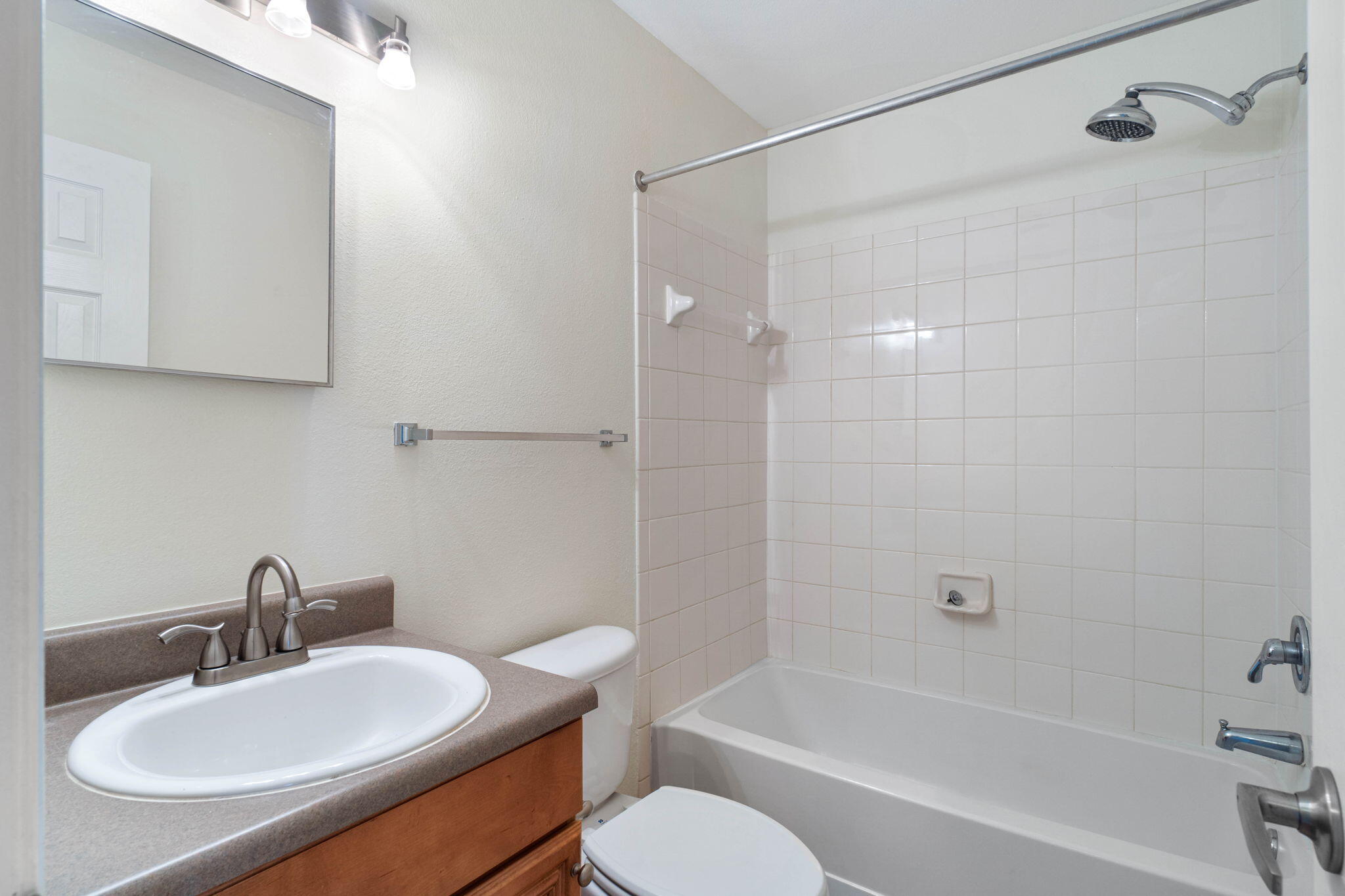 EAGLES LANDING - Residential Lease