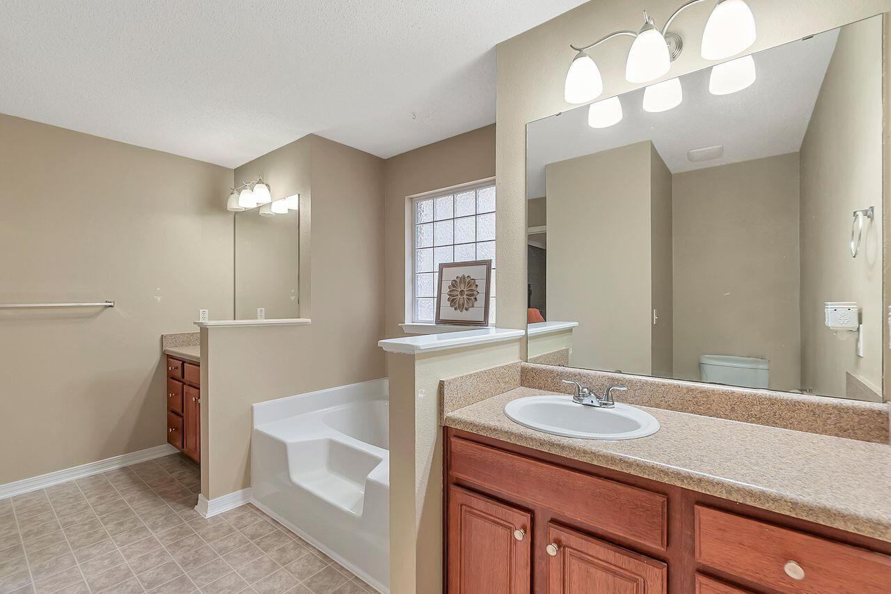 WOODBURY FOREST - Residential