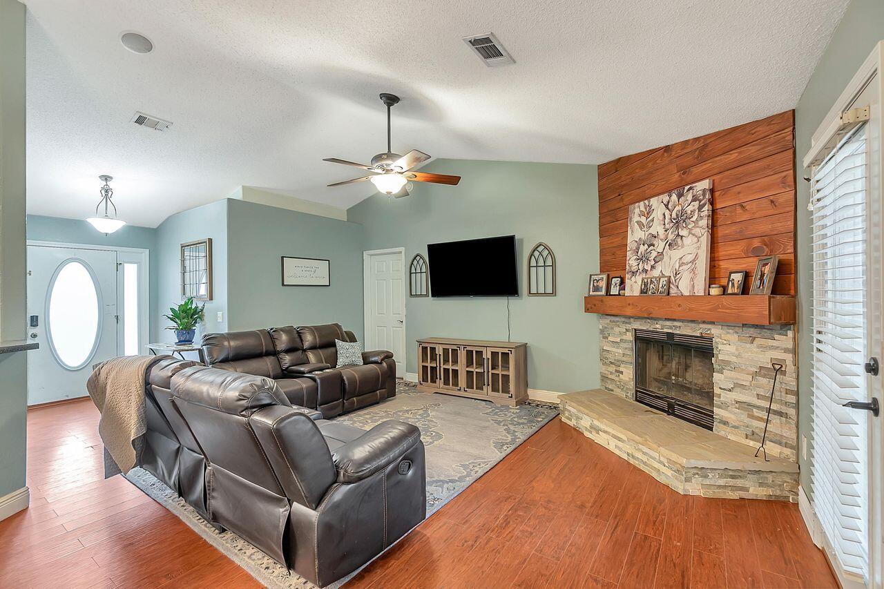WOODBURY FOREST - Residential