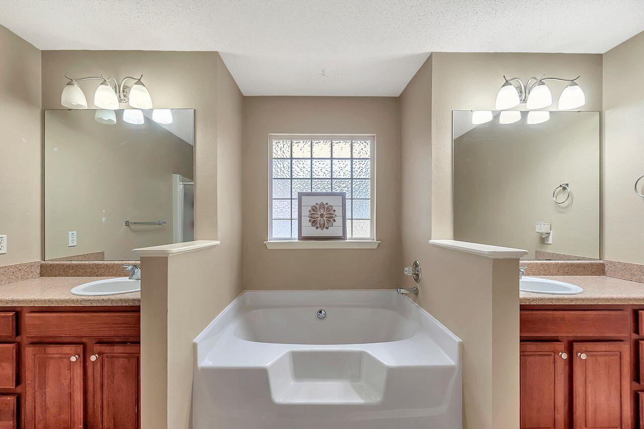 WOODBURY FOREST - Residential