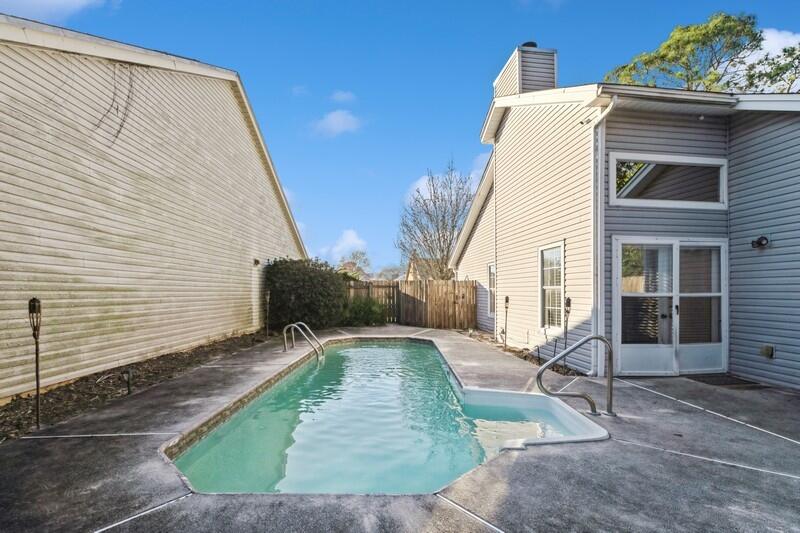 CANTERBURY WOODS 1ST ADDN - Residential