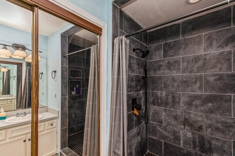 CANTERBURY WOODS 1ST ADDN - Residential