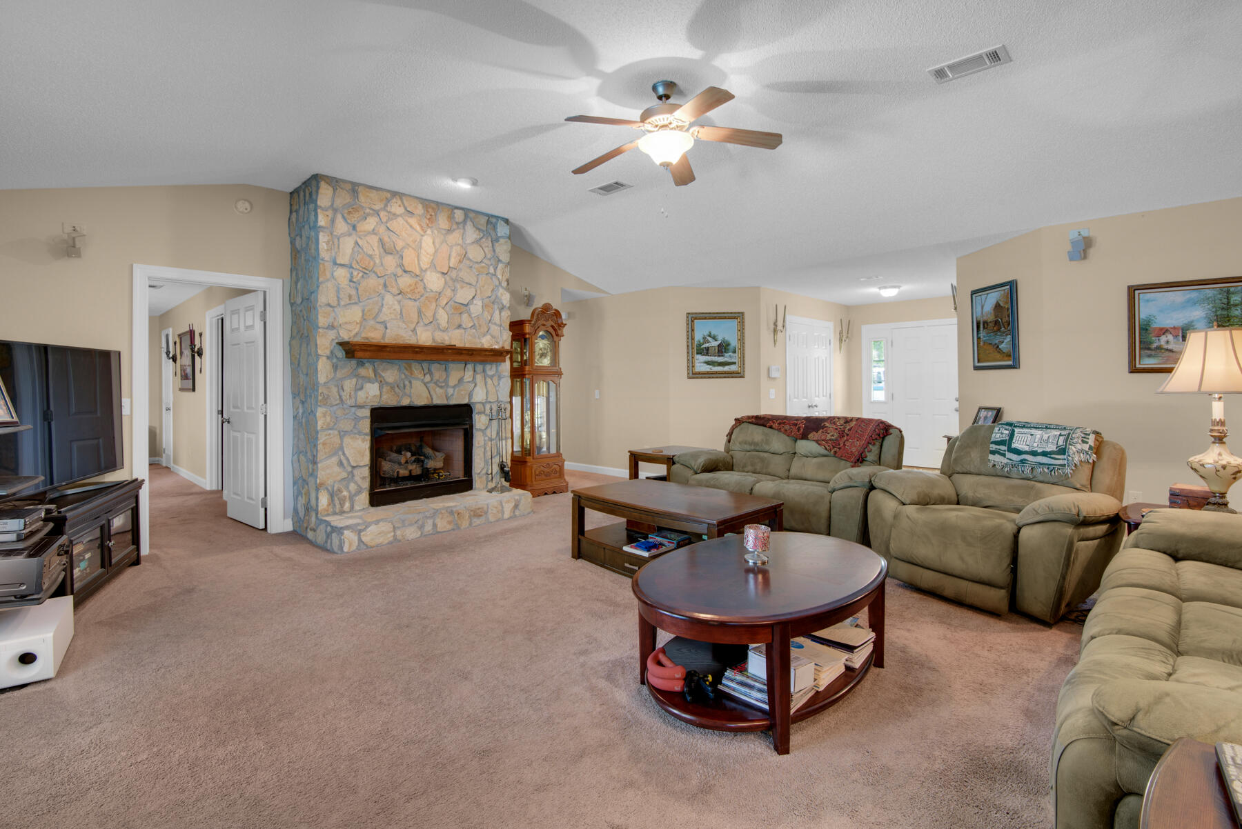 WHISPER BAY - Residential