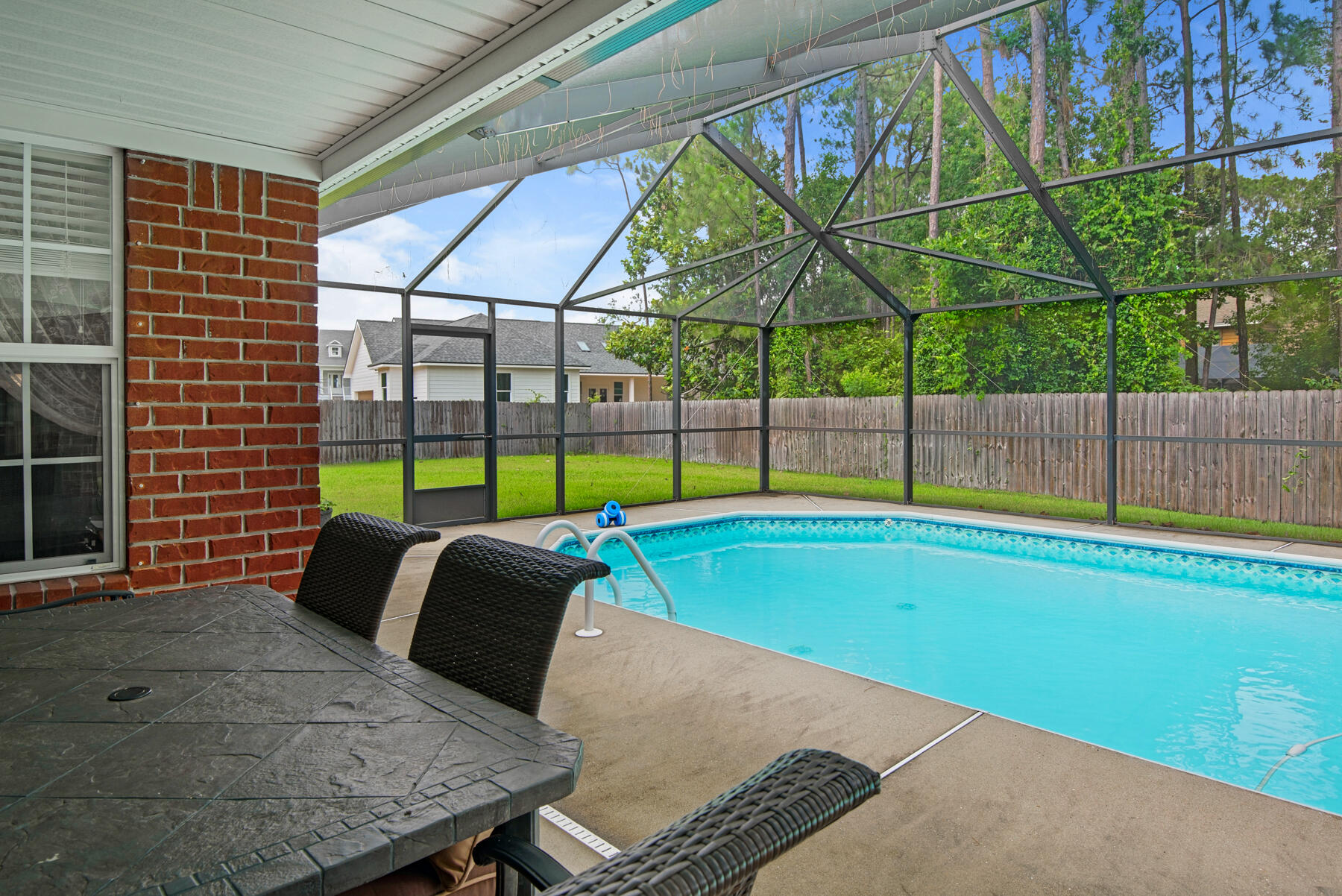 WHISPER BAY - Residential