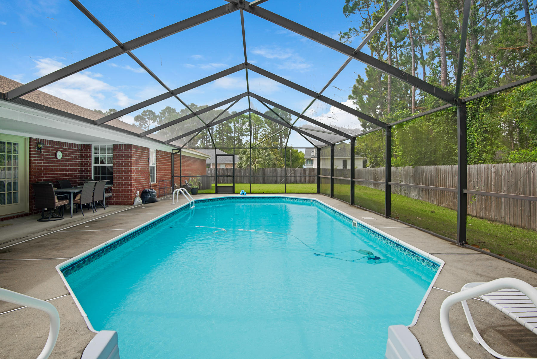 WHISPER BAY - Residential