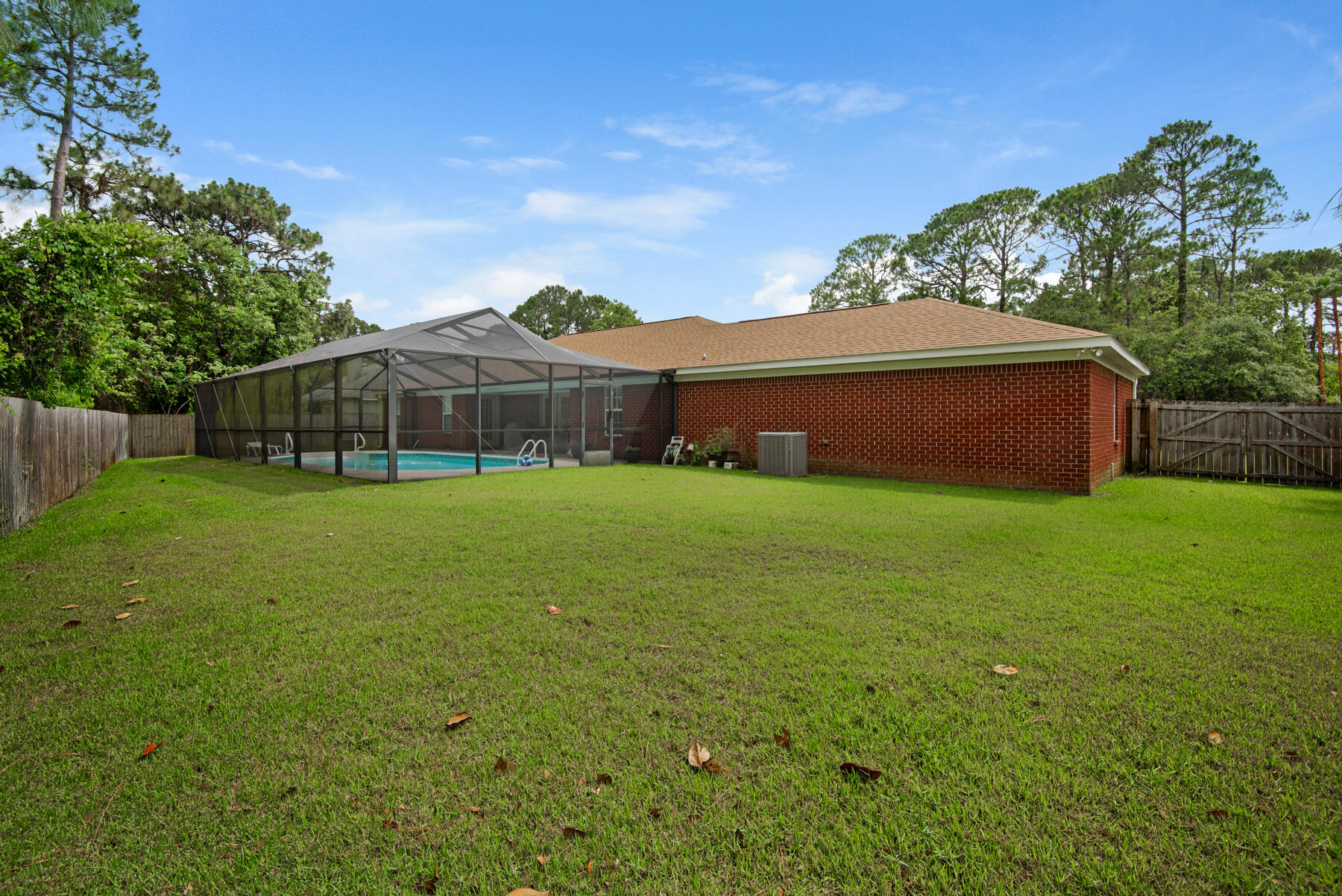 WHISPER BAY - Residential