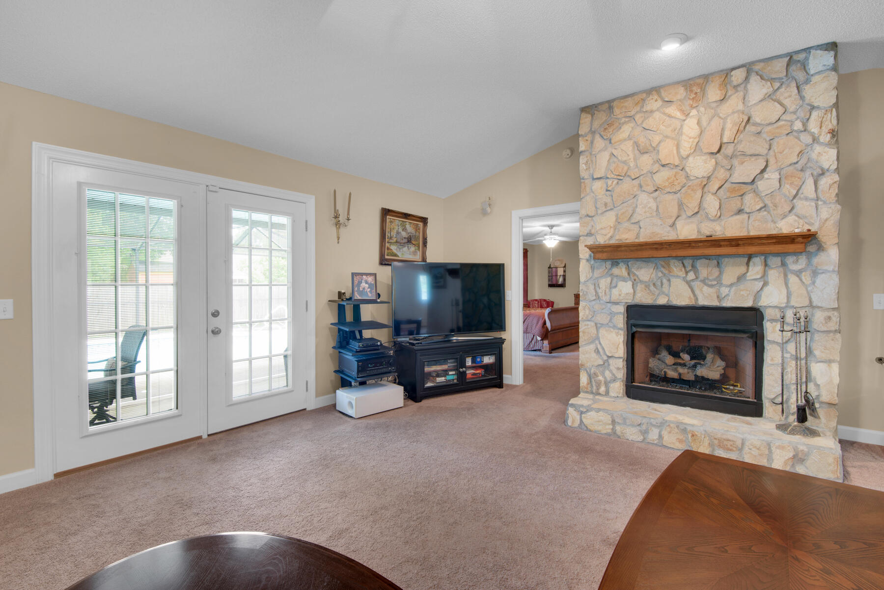 WHISPER BAY - Residential