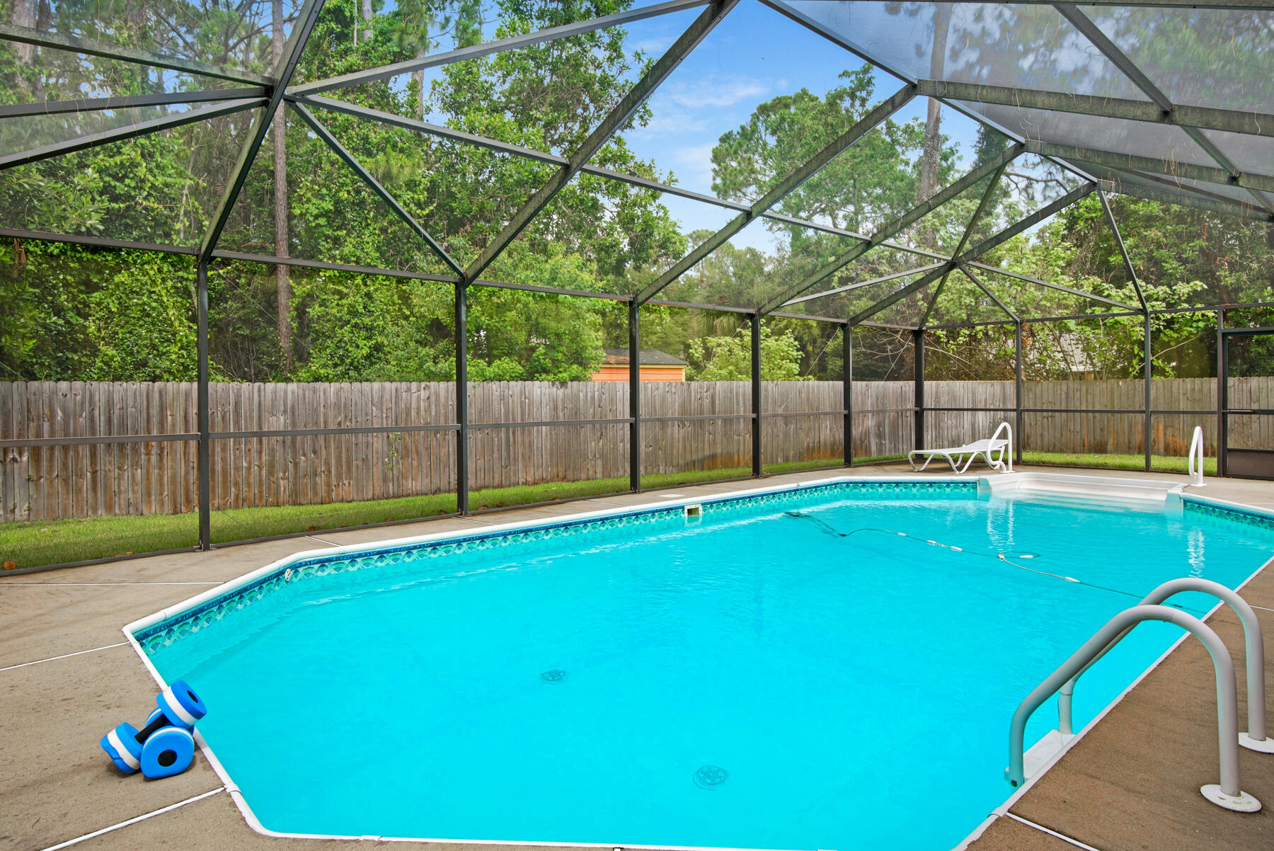 WHISPER BAY - Residential