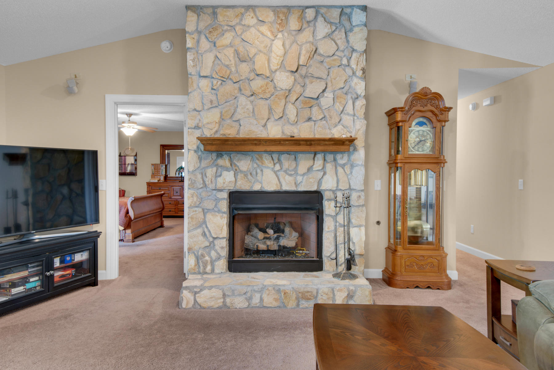 WHISPER BAY - Residential