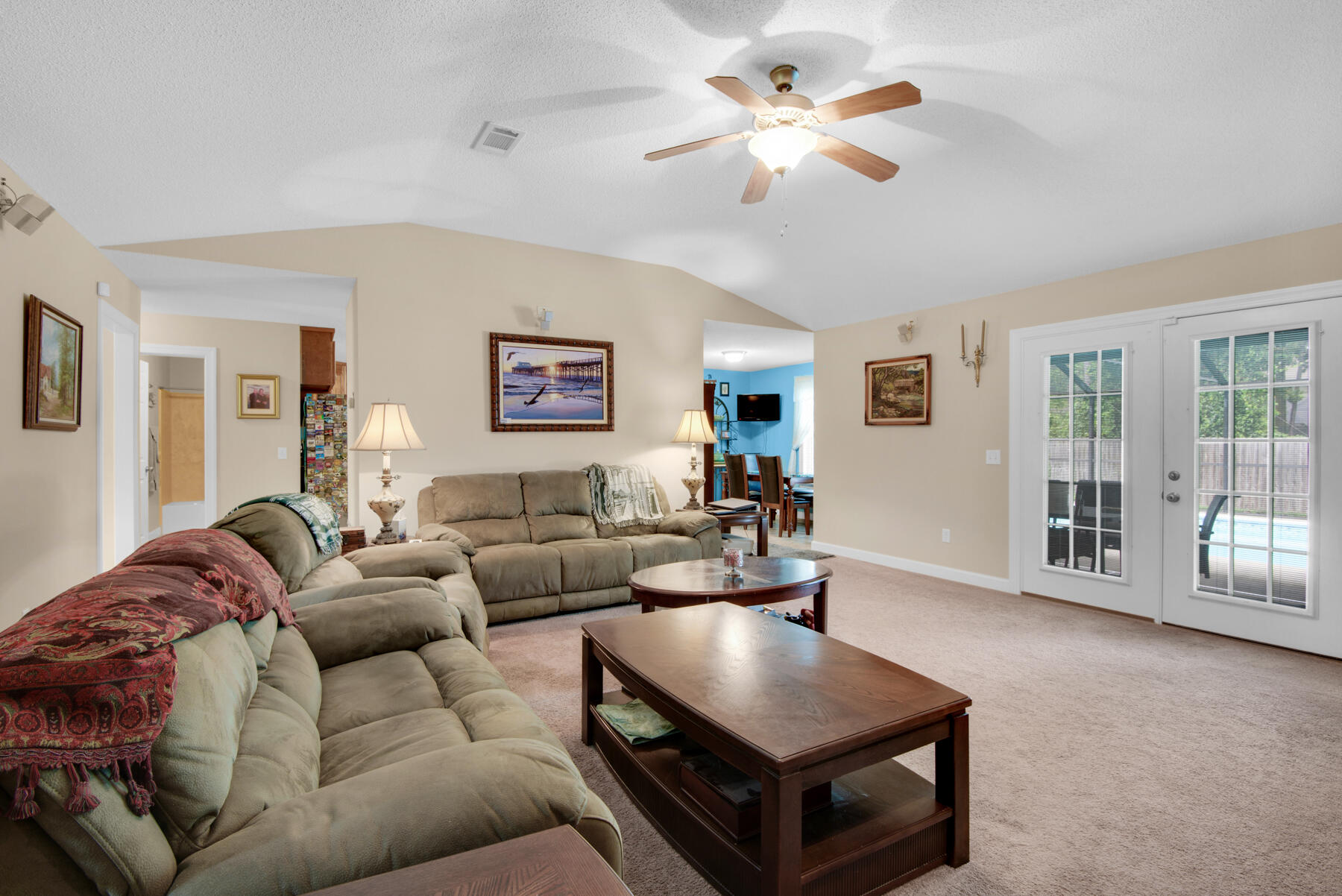 WHISPER BAY - Residential