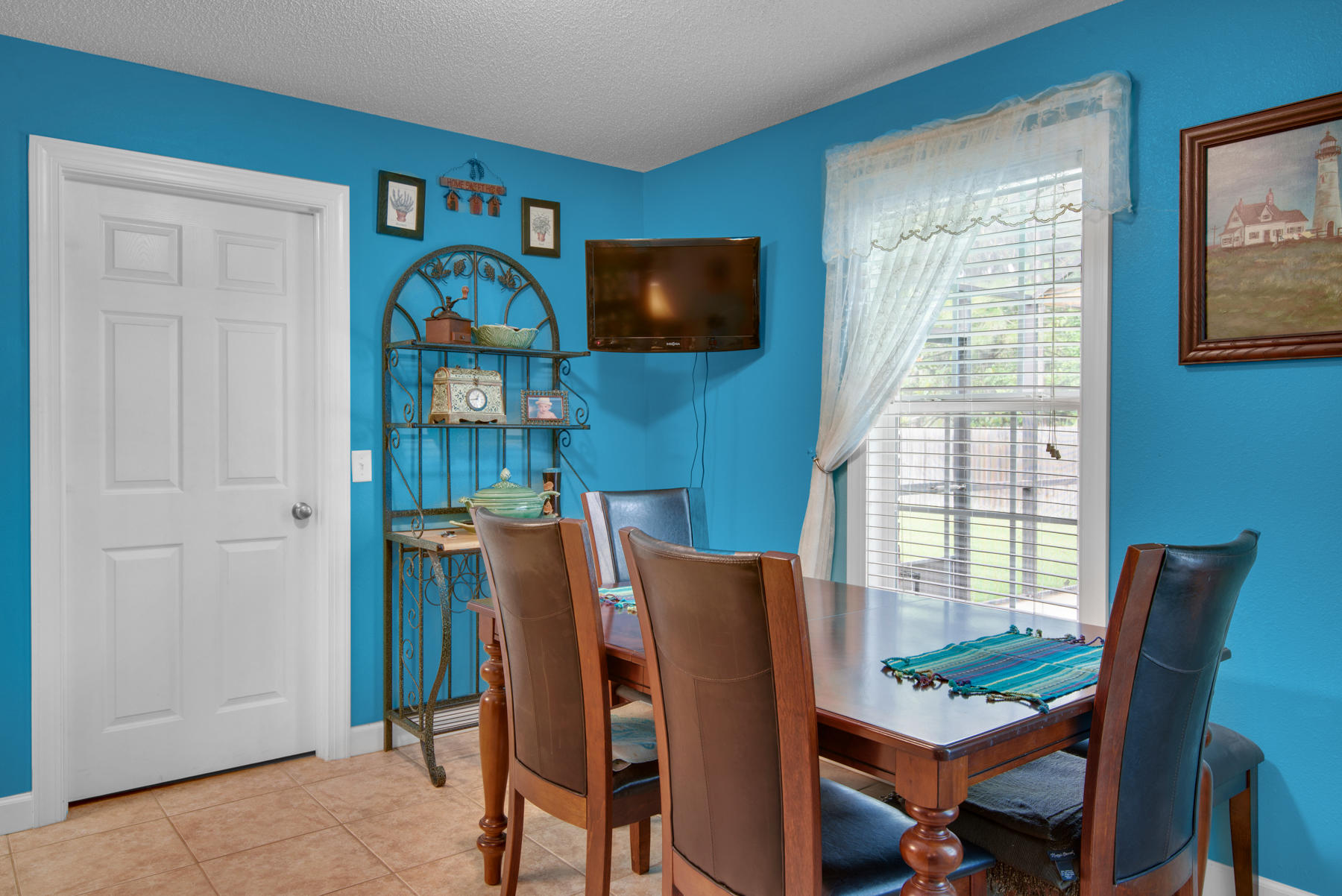 WHISPER BAY - Residential