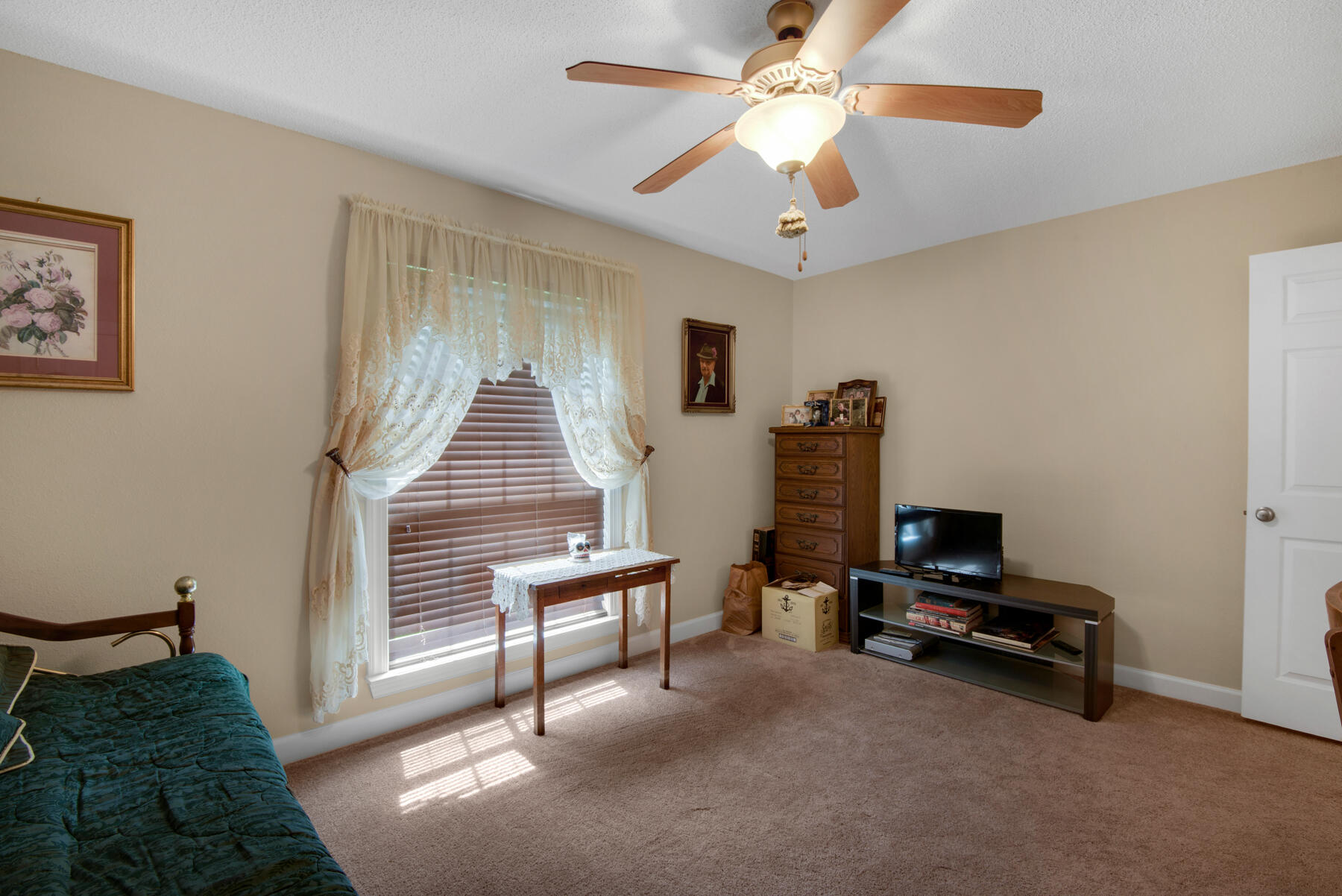 WHISPER BAY - Residential