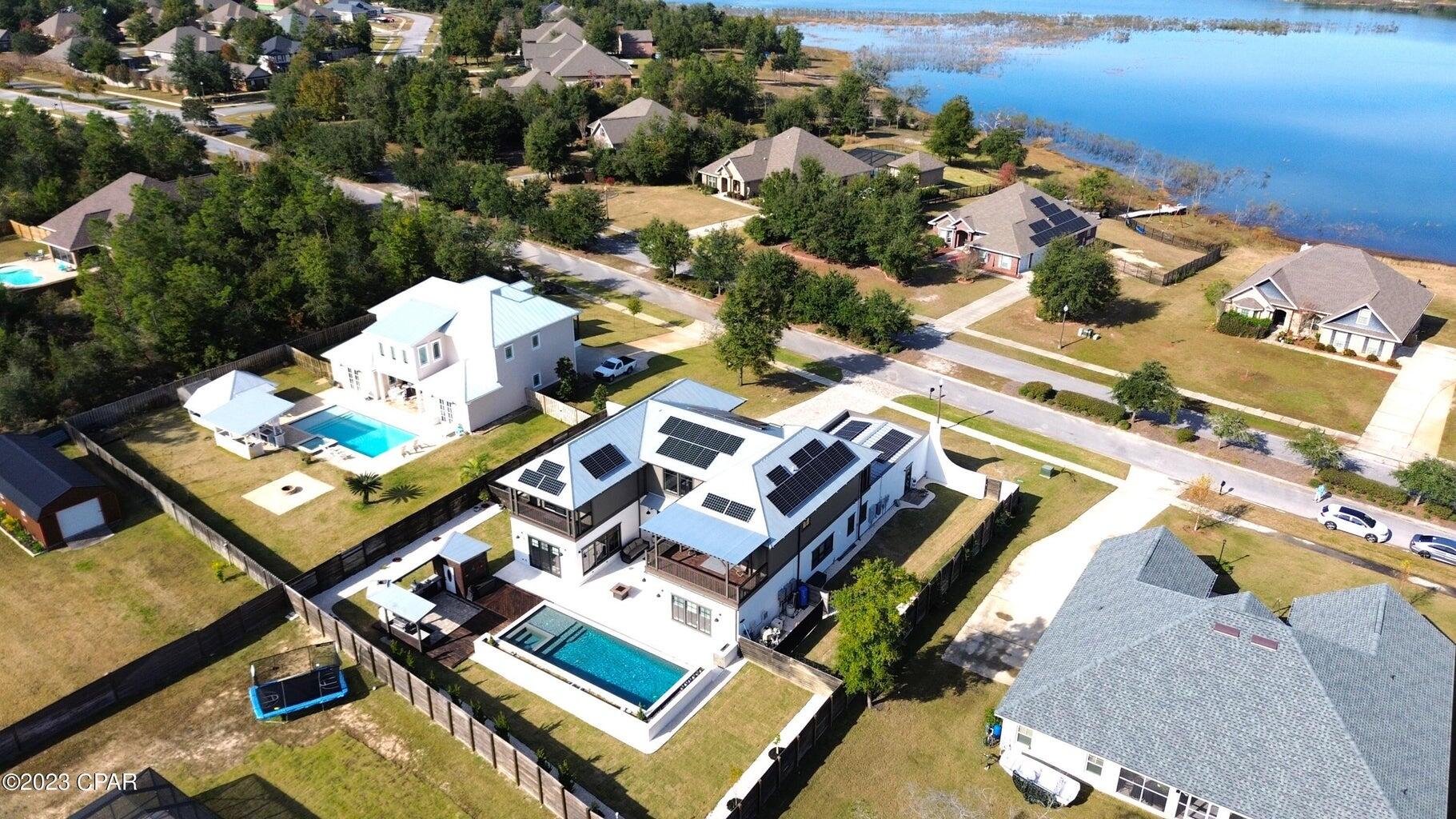 Lake Merial - Residential
