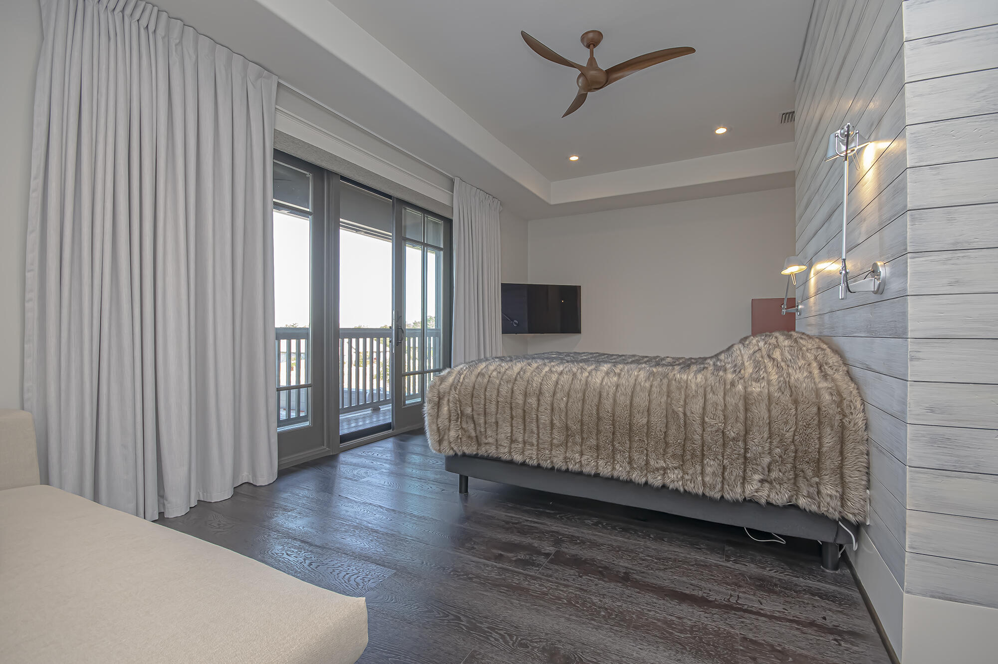 Lake Merial - Residential