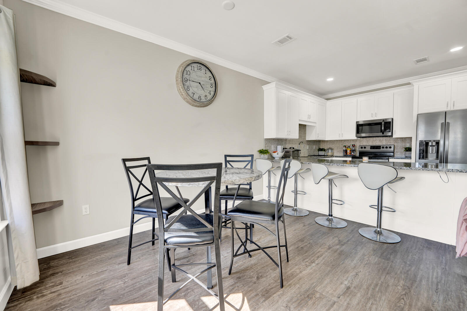 STABLE LANES - Residential