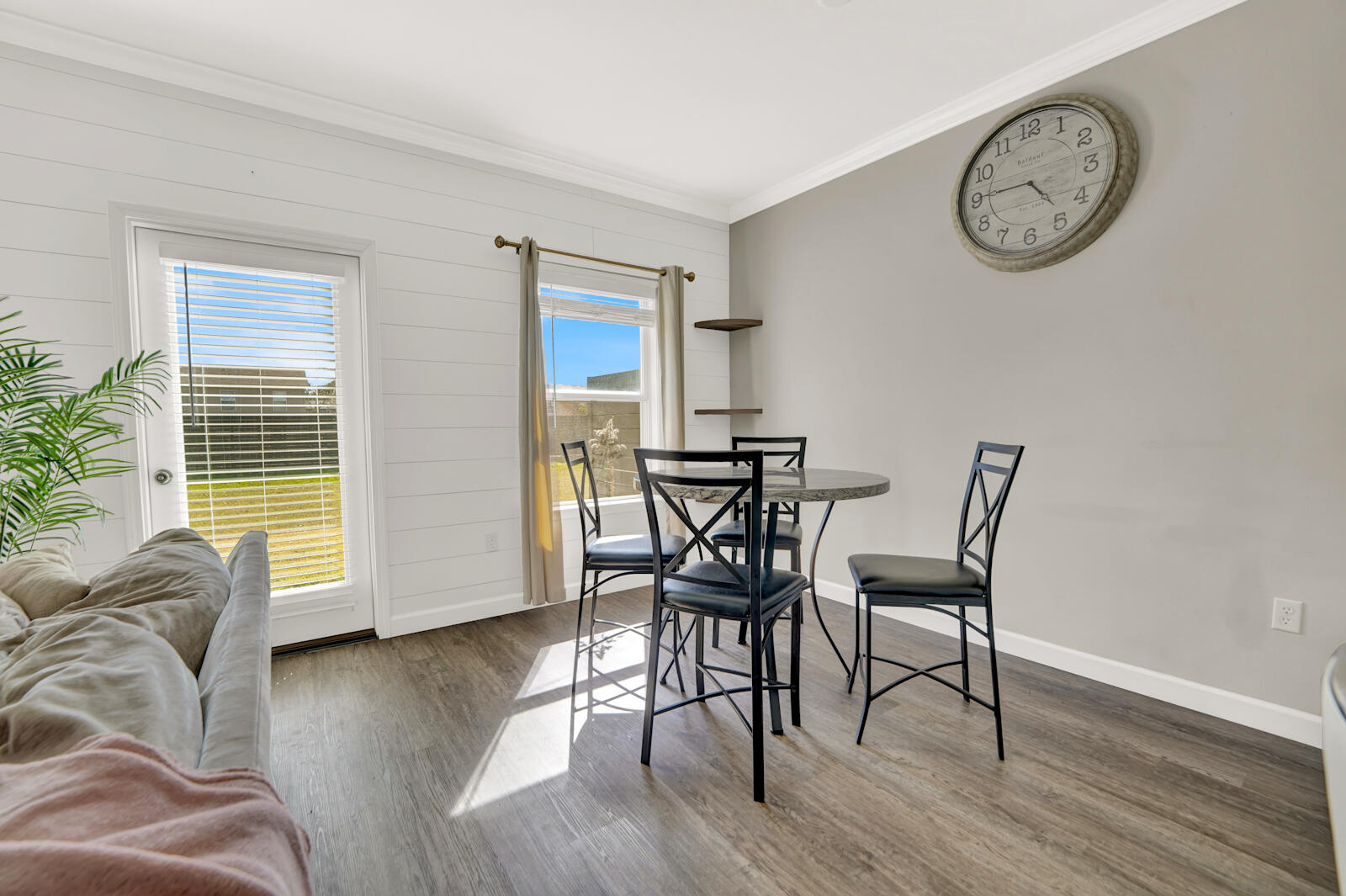 STABLE LANES - Residential