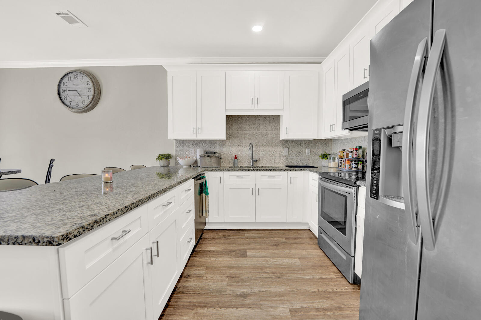 STABLE LANES - Residential