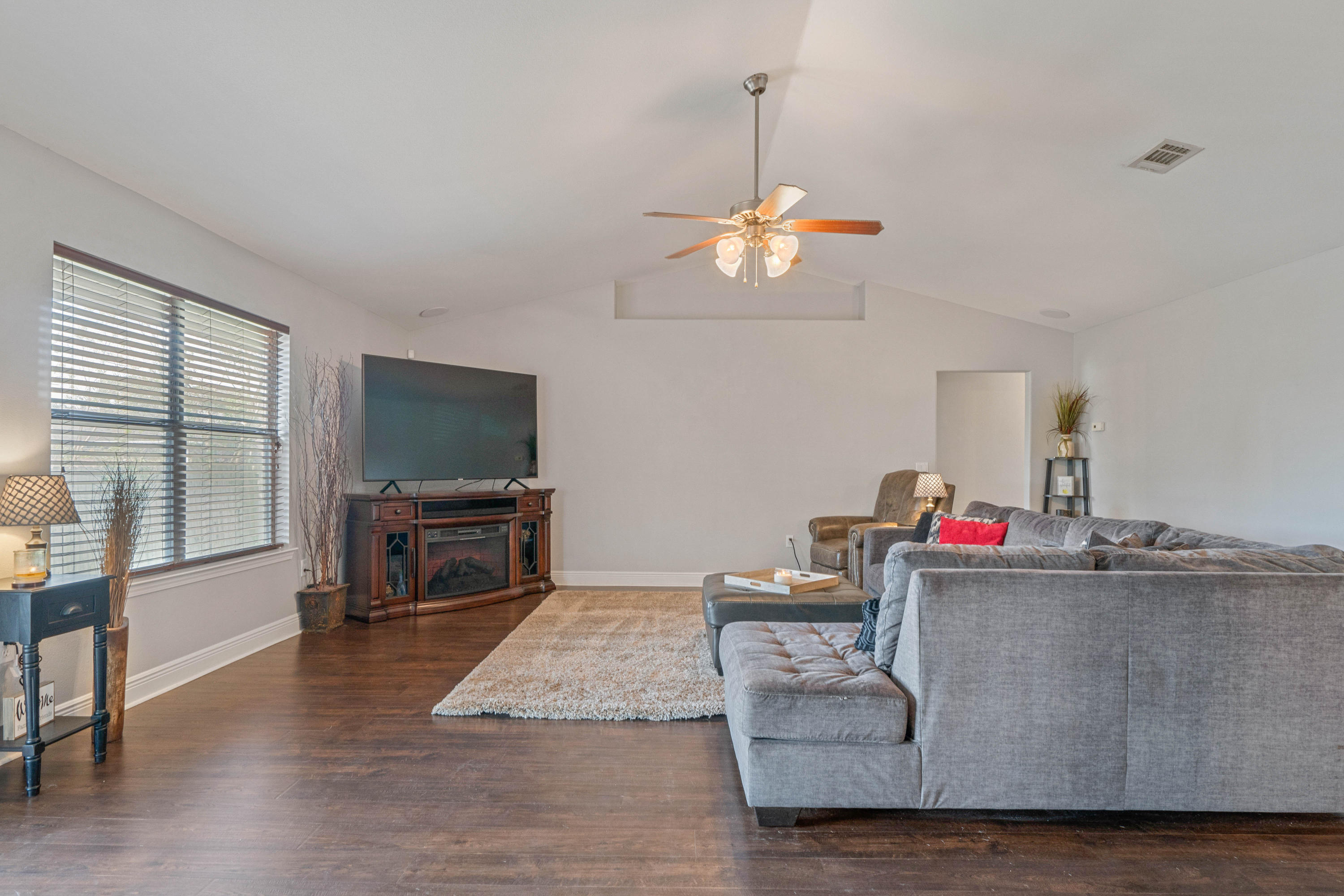 BAY PINES - Residential