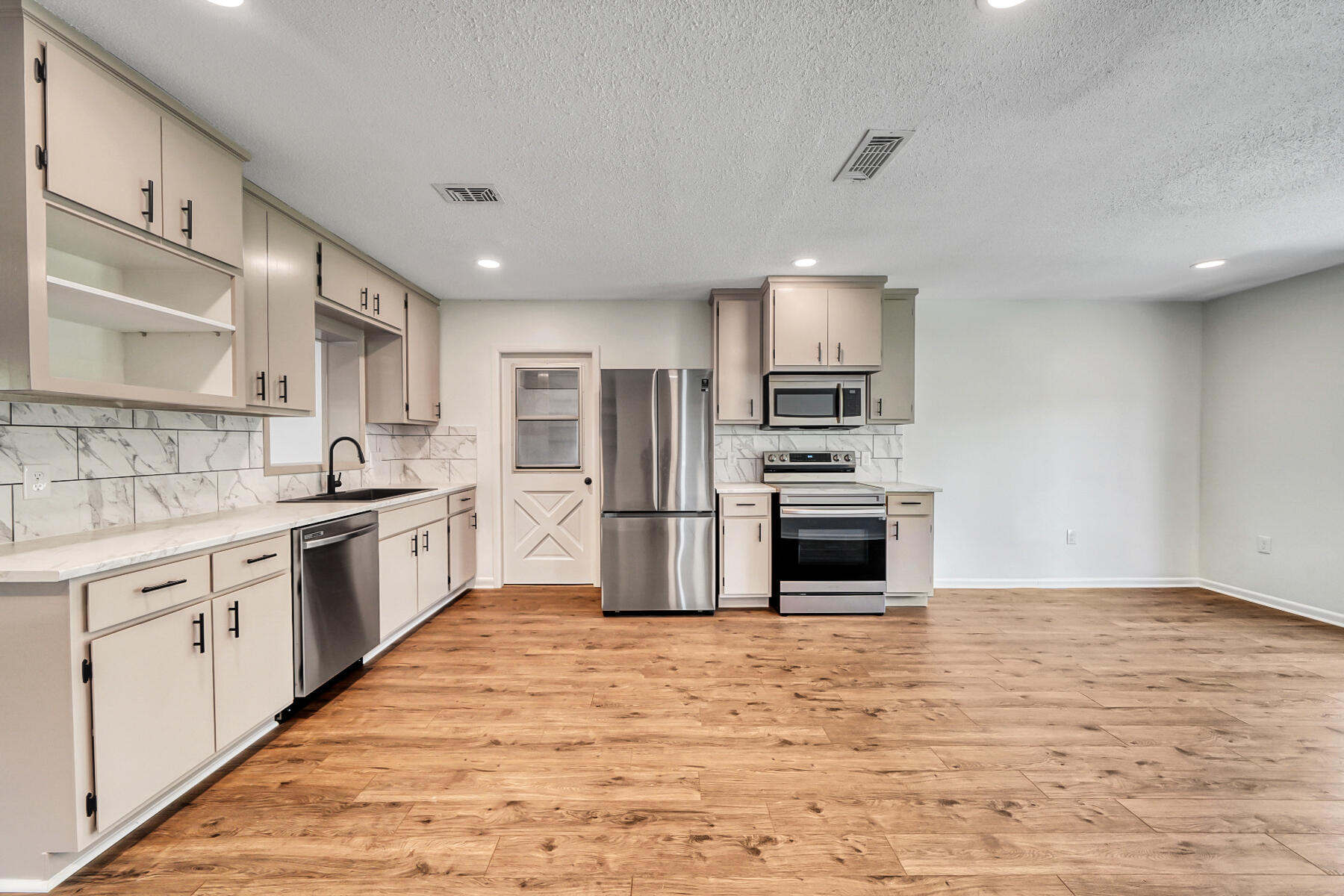 PORT DIXIE LOTS 6 & 7 & E 10 FT OF LOT 5 BLK 103 - Residential