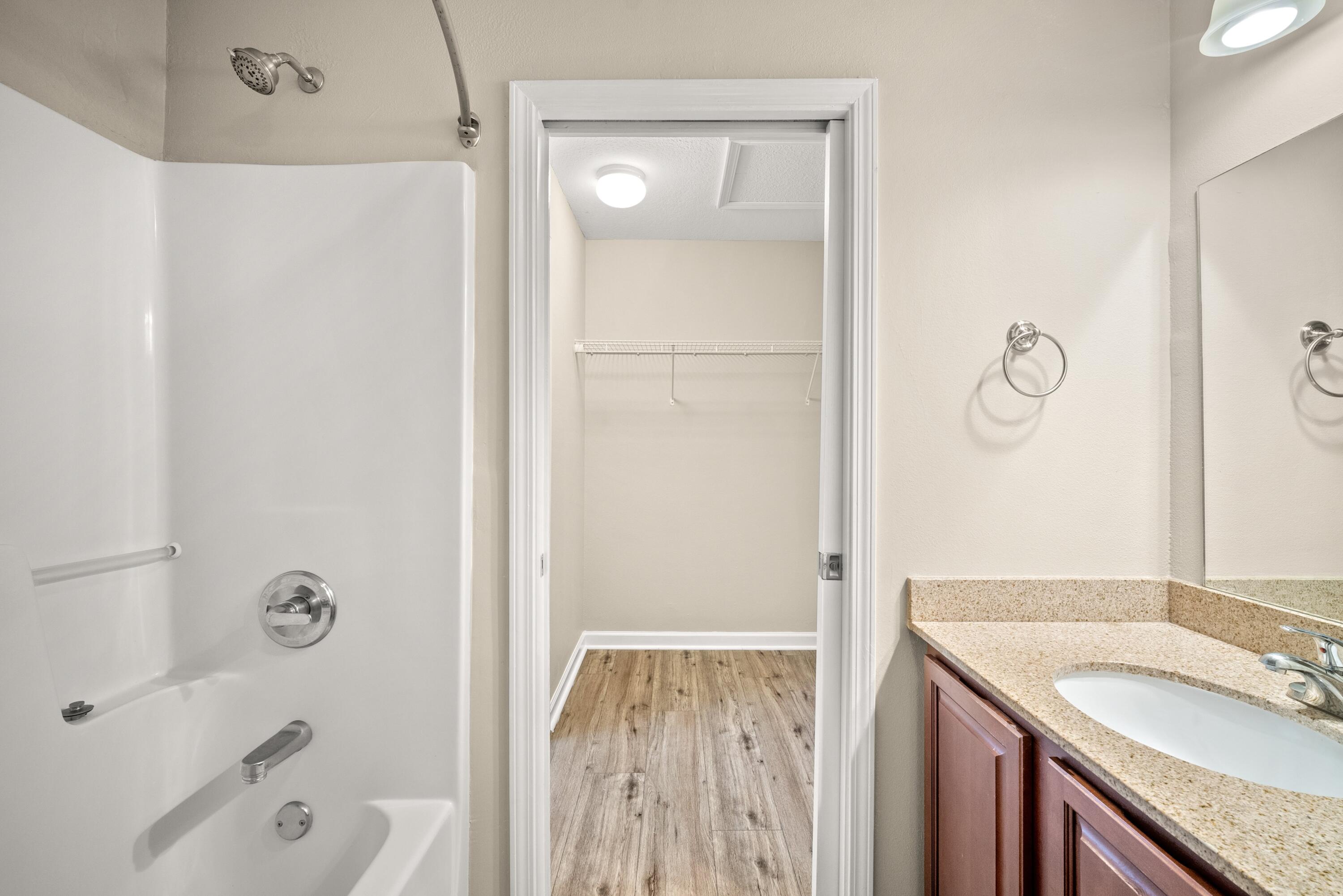 Crestview-ARBOR LAKE TH - Residential Lease