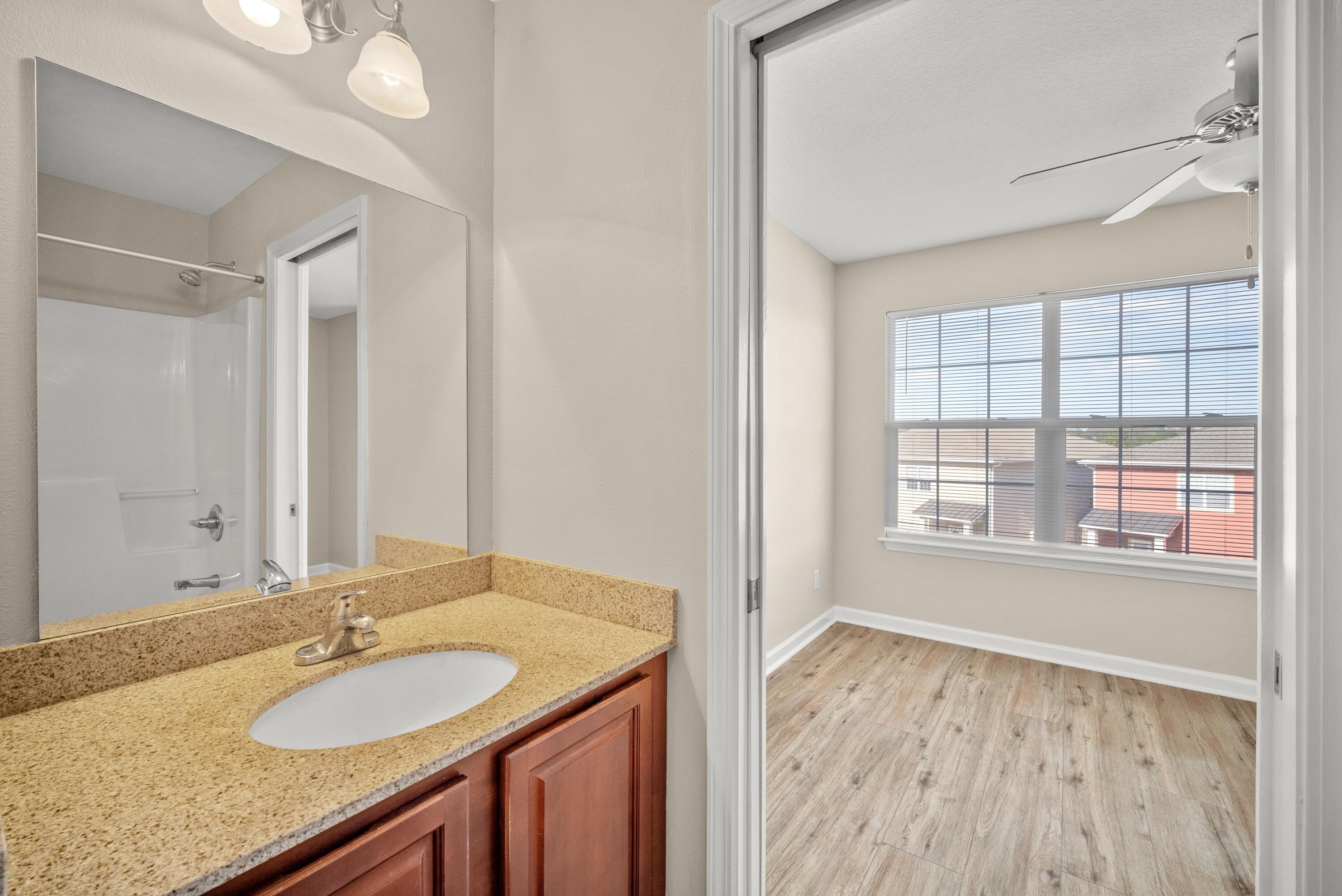 Crestview-ARBOR LAKE TH - Residential Lease