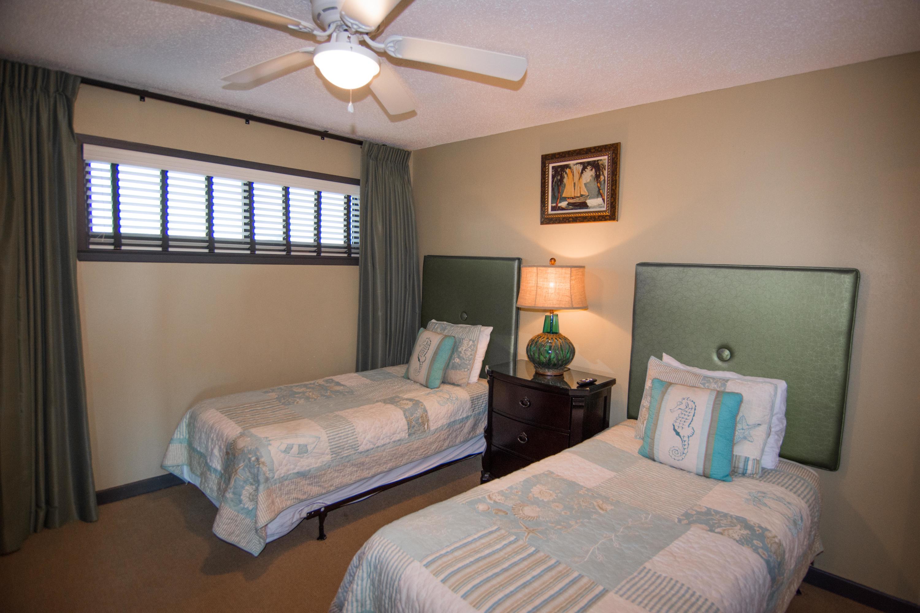 ISLANDER CONDO PH 2 - Residential
