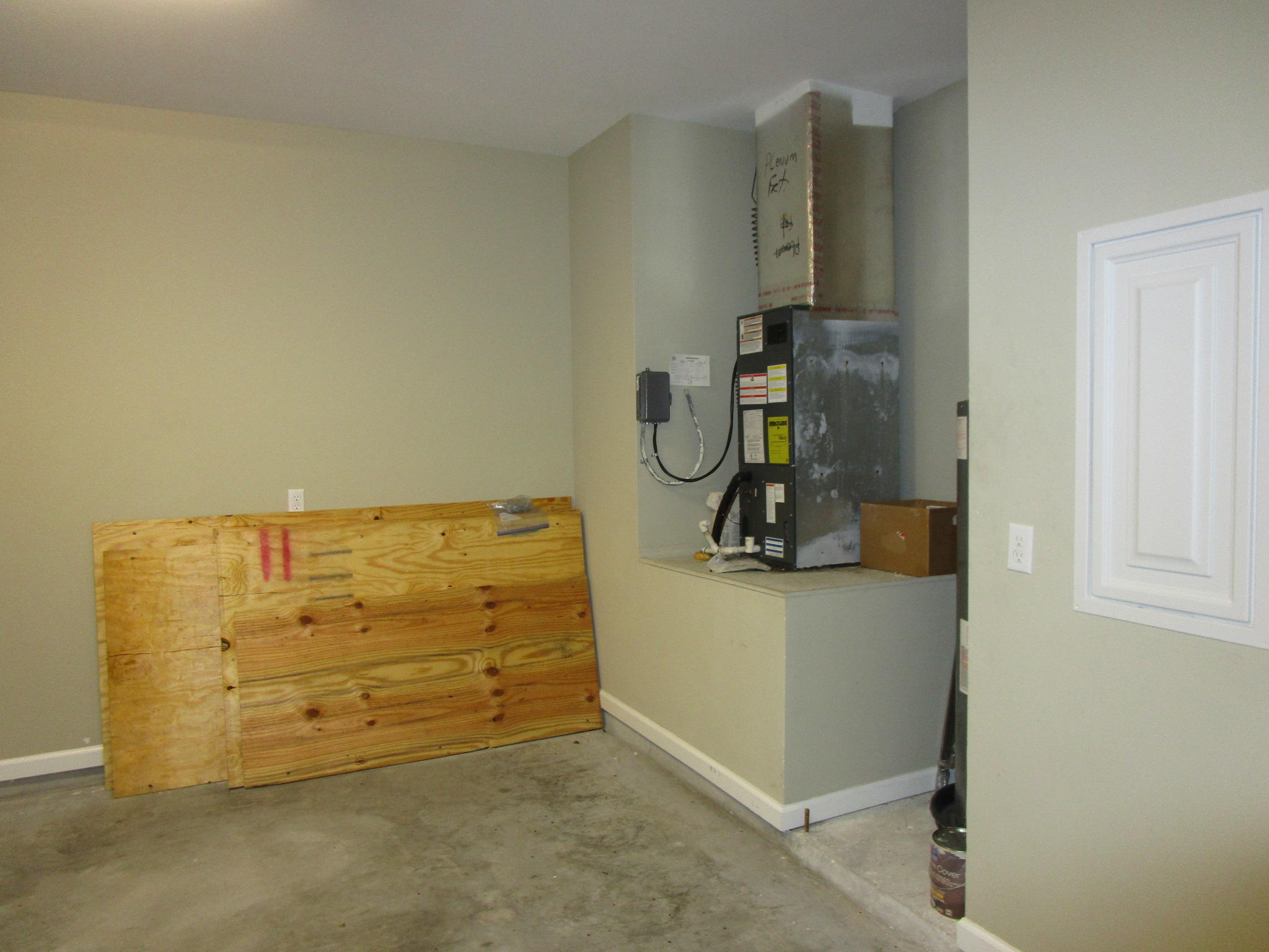 REDWOOD VILLAGE - Residential Lease