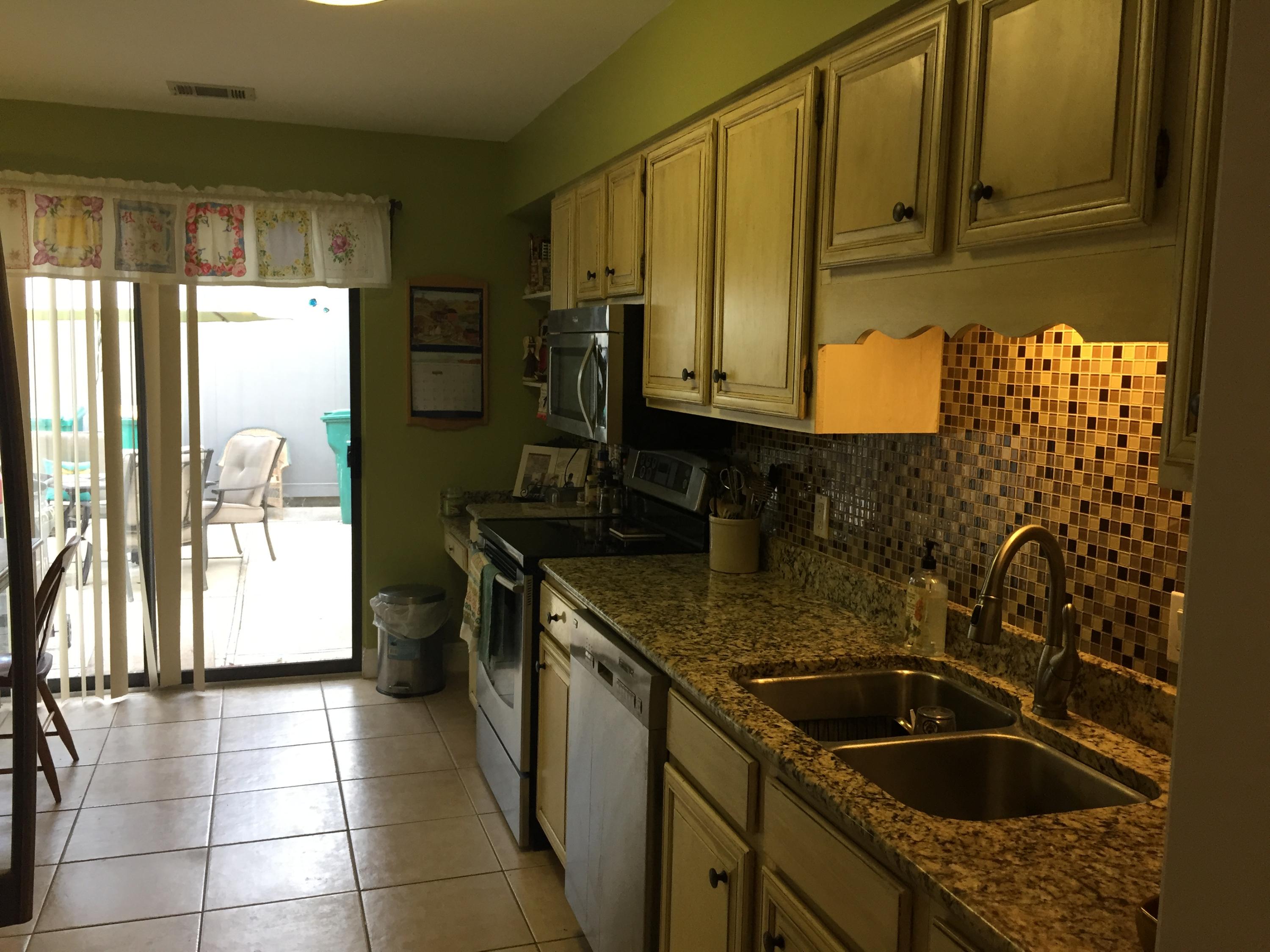 ROYAL OAK VILLAS BLUEWATER BAY - Residential